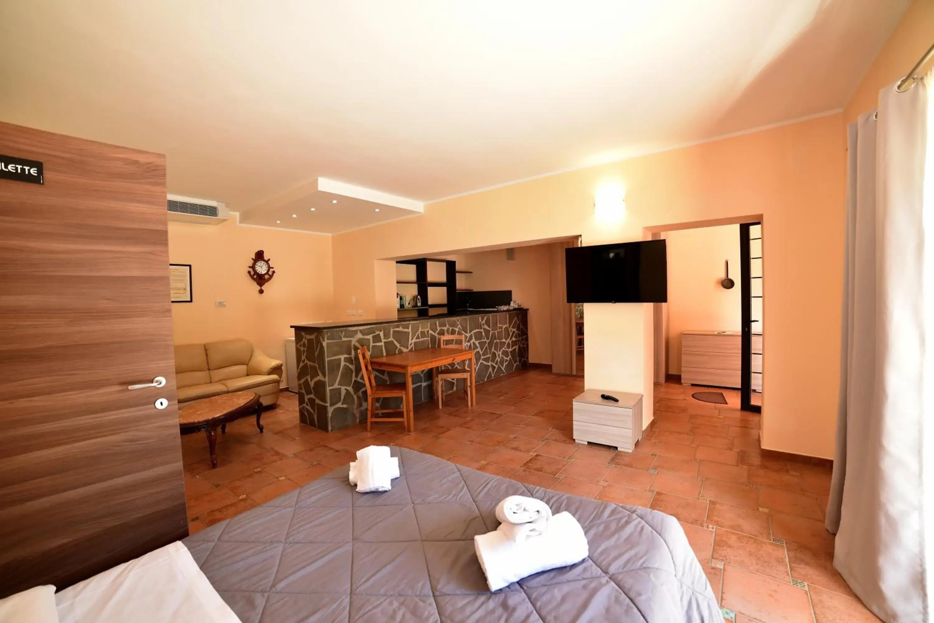 King Room in AIR B&B PLEASANT MOMENTS King Room in AIR B&B PLEASANT MOMENTS