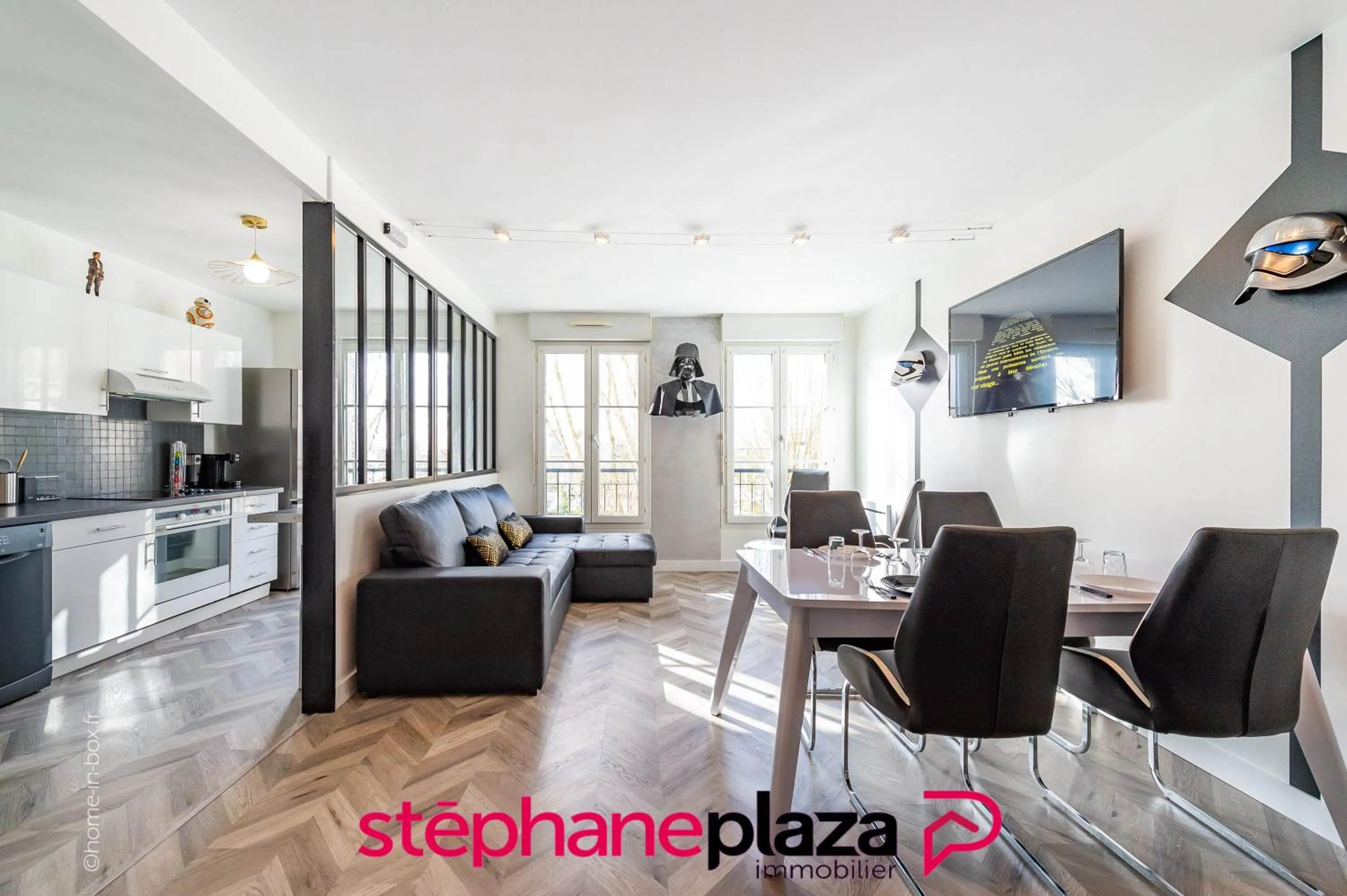 Dining area in Plaza Star Wars Appartement