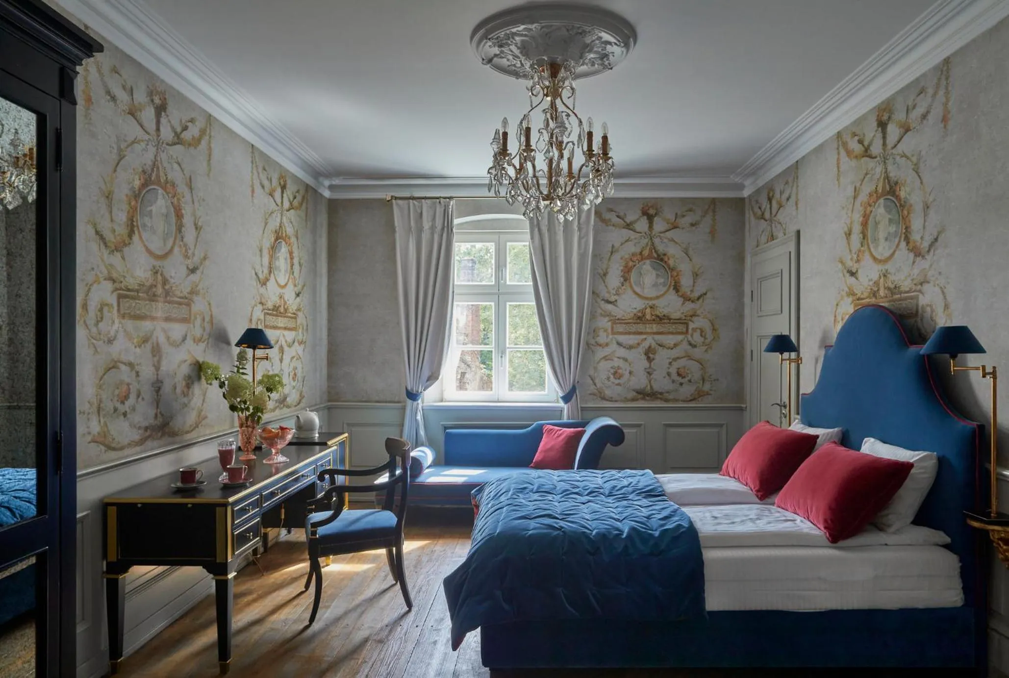 Bed in Zamek Sarny - Schloss Scharfeneck