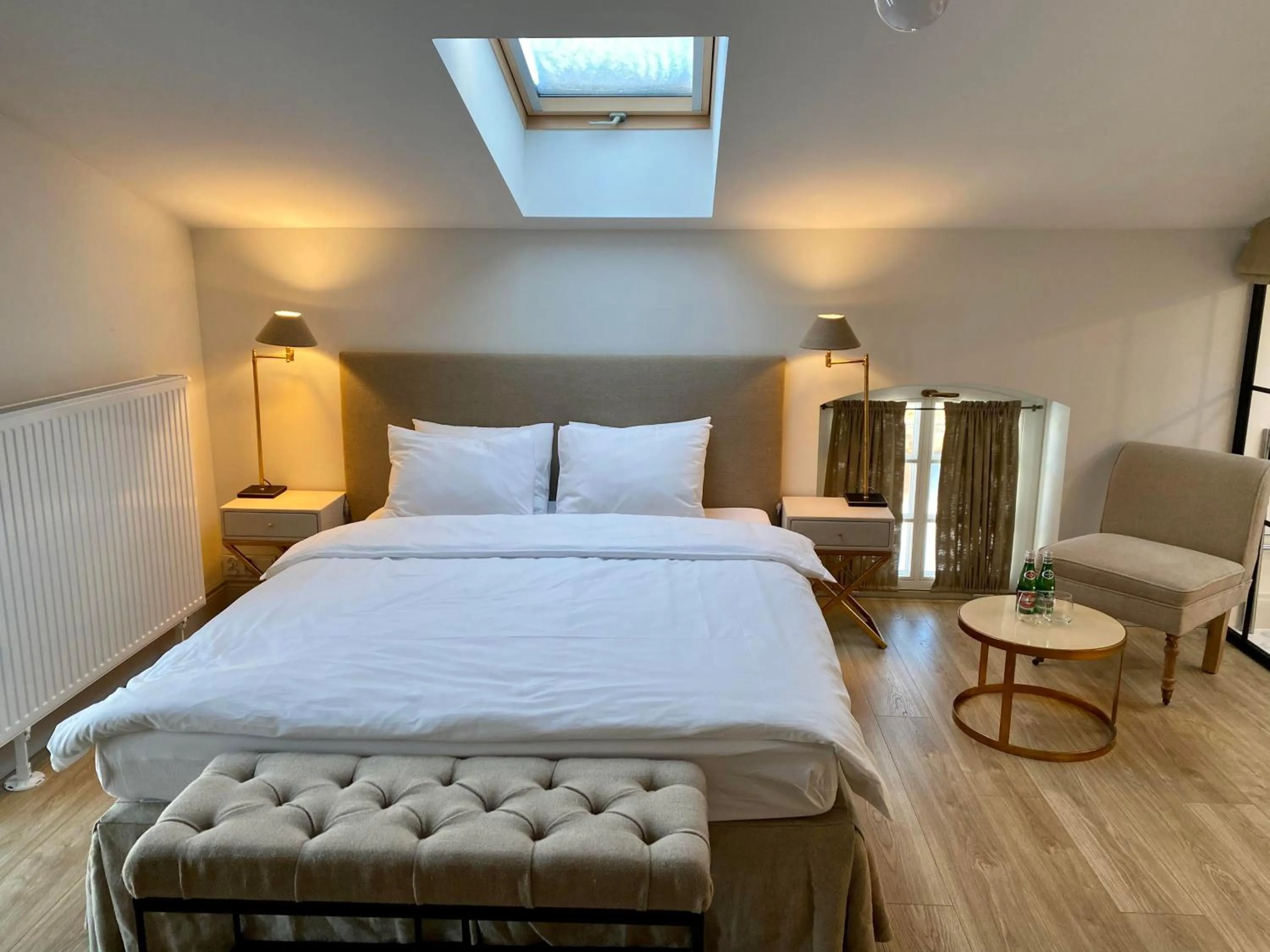 Bed in Zamek Sarny - Schloss Scharfeneck