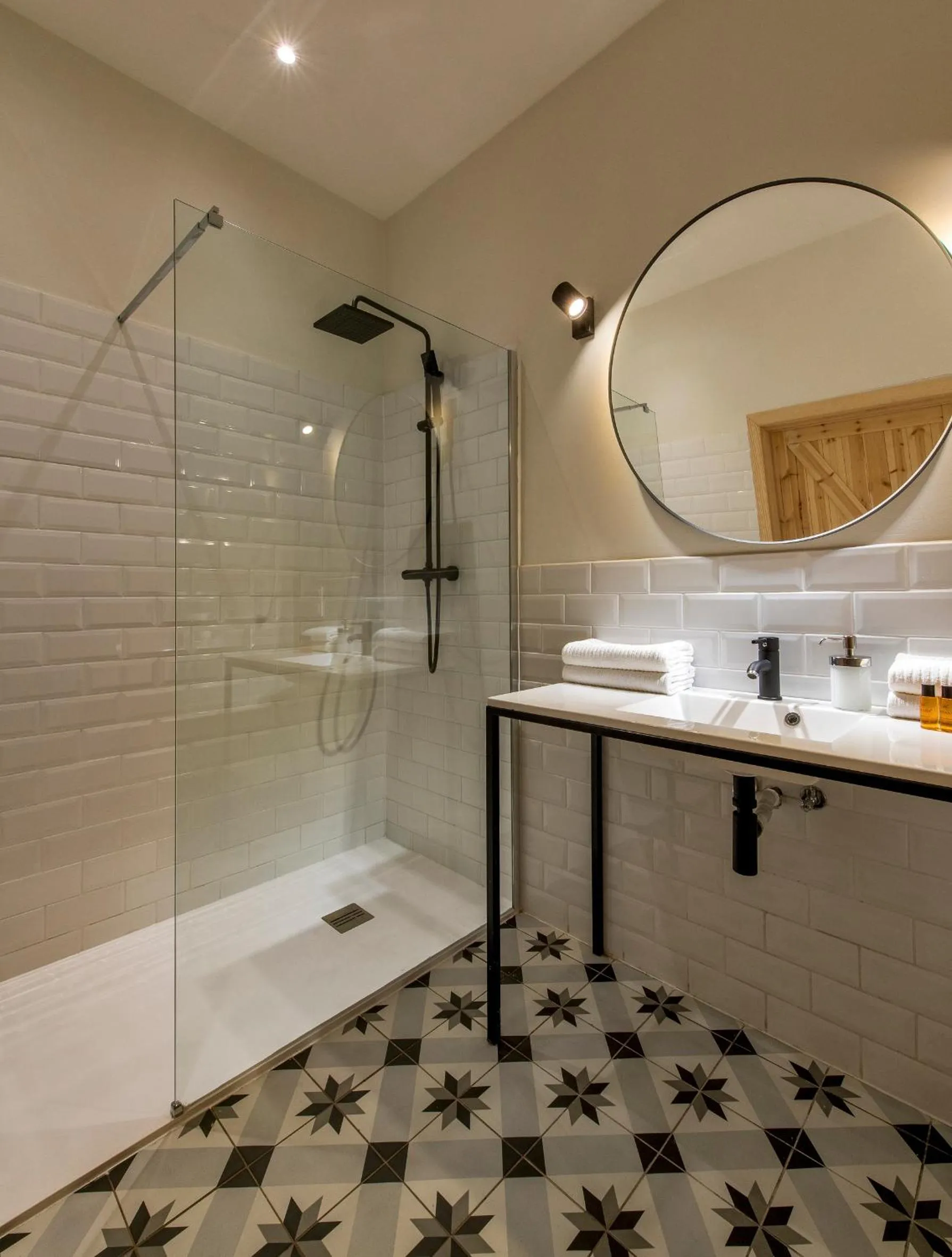 Shower in Zamek Sarny - Schloss Scharfeneck