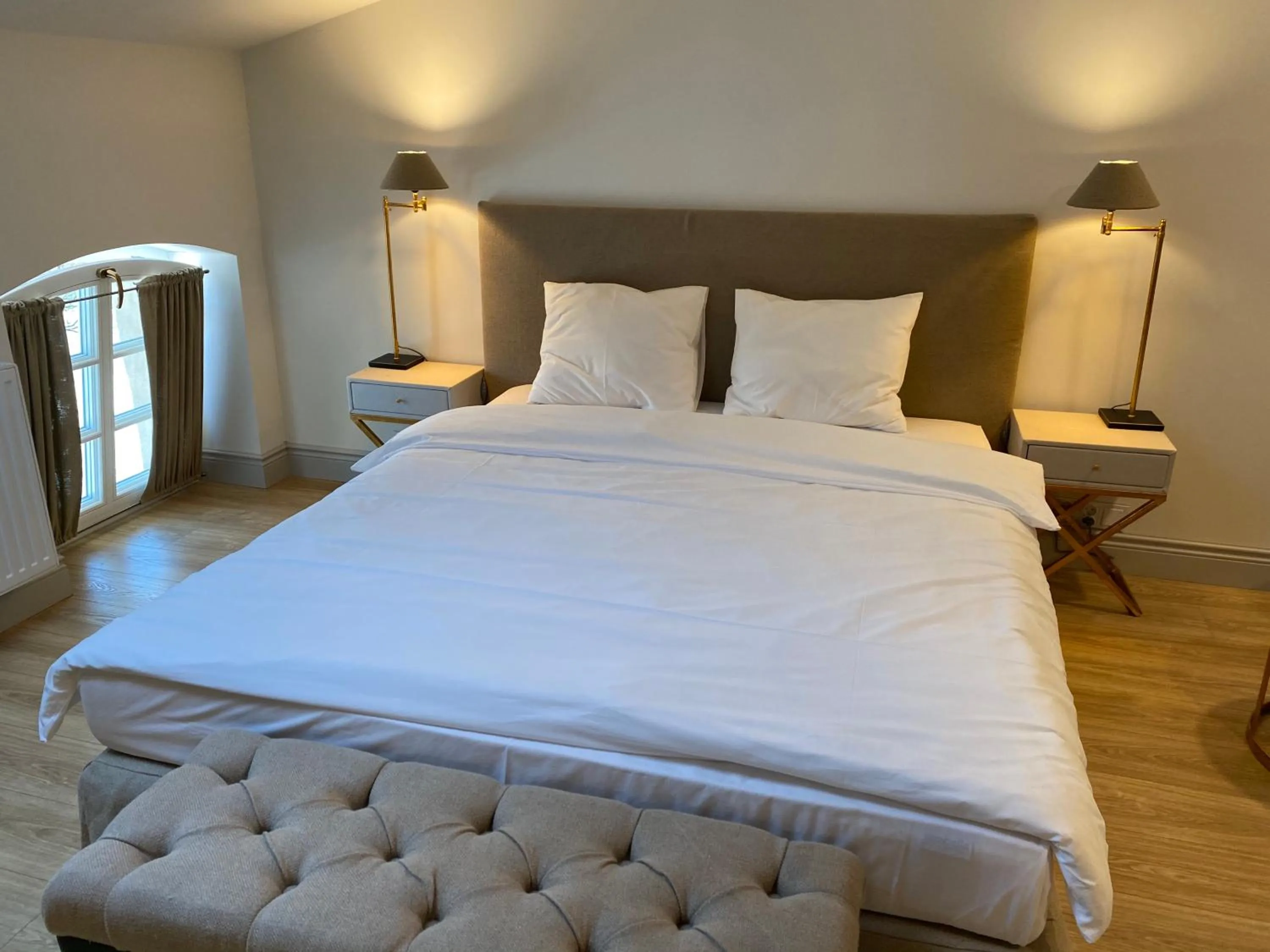 Bed in Zamek Sarny - Schloss Scharfeneck