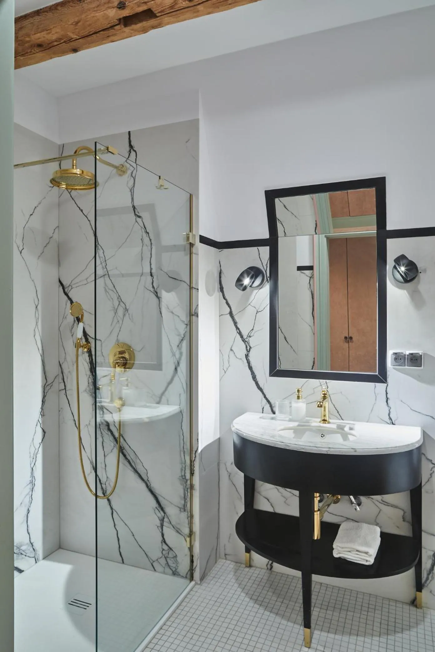 Shower in Zamek Sarny - Schloss Scharfeneck