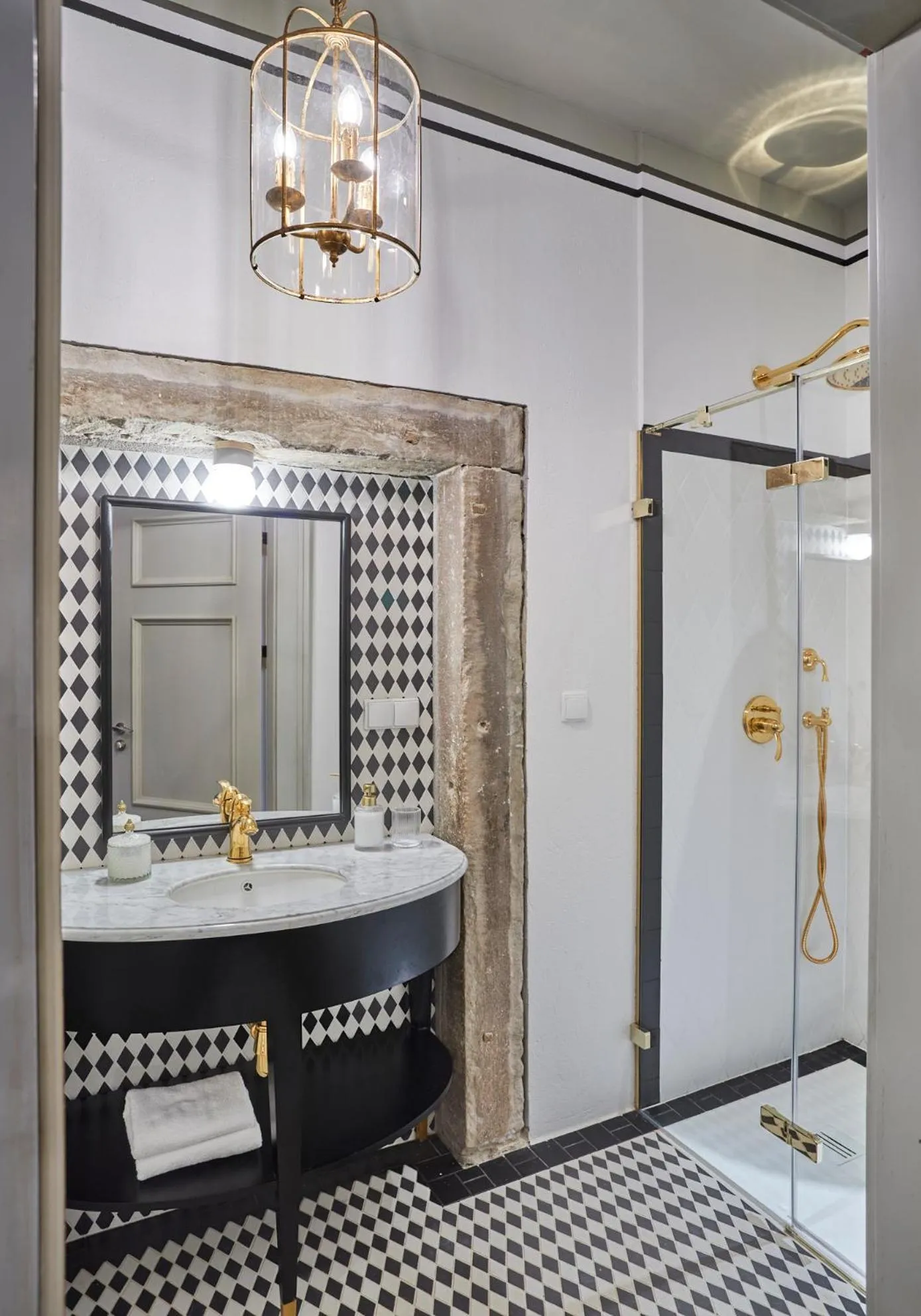 Shower in Zamek Sarny - Schloss Scharfeneck