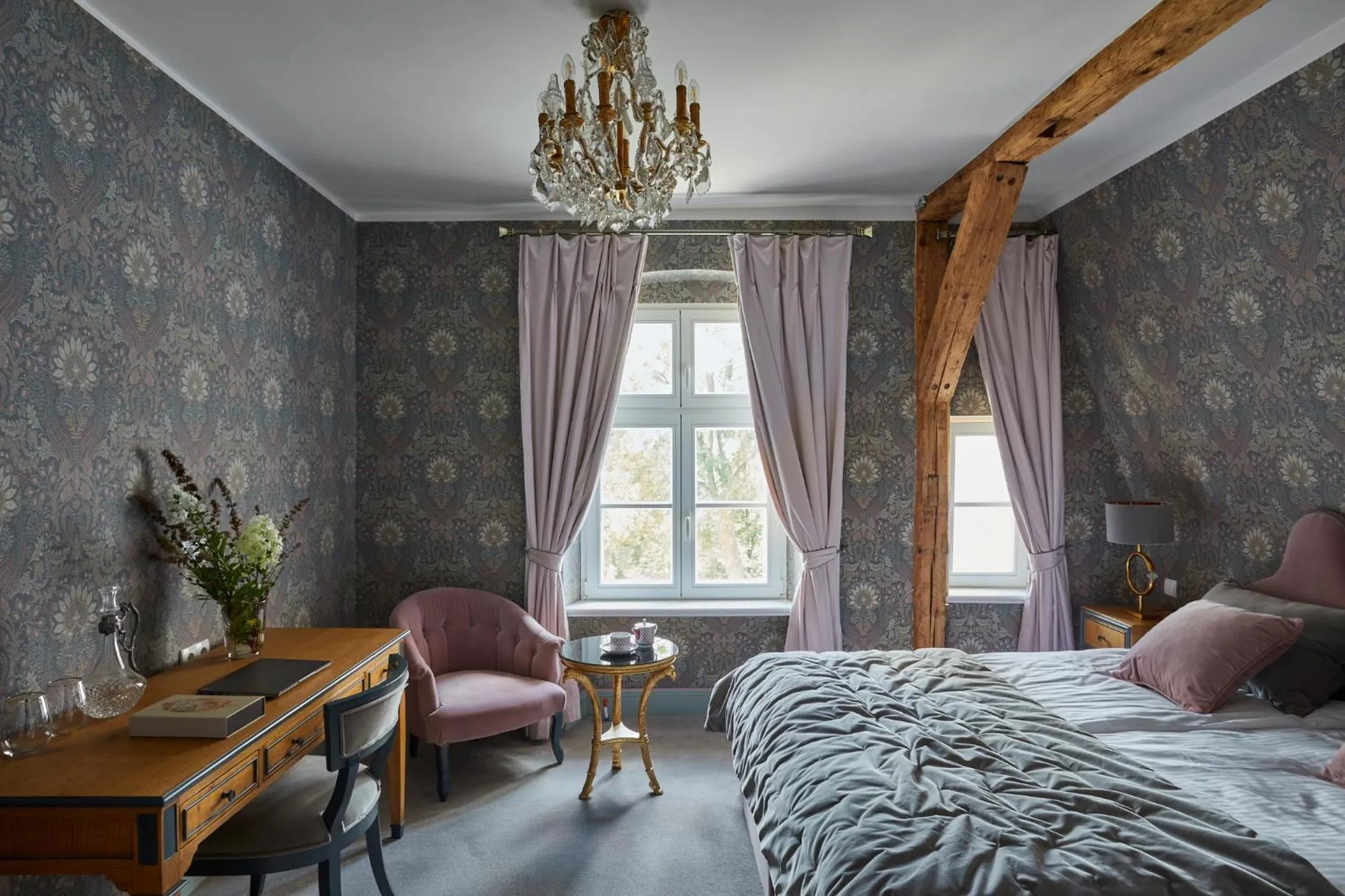 Bed in Zamek Sarny - Schloss Scharfeneck