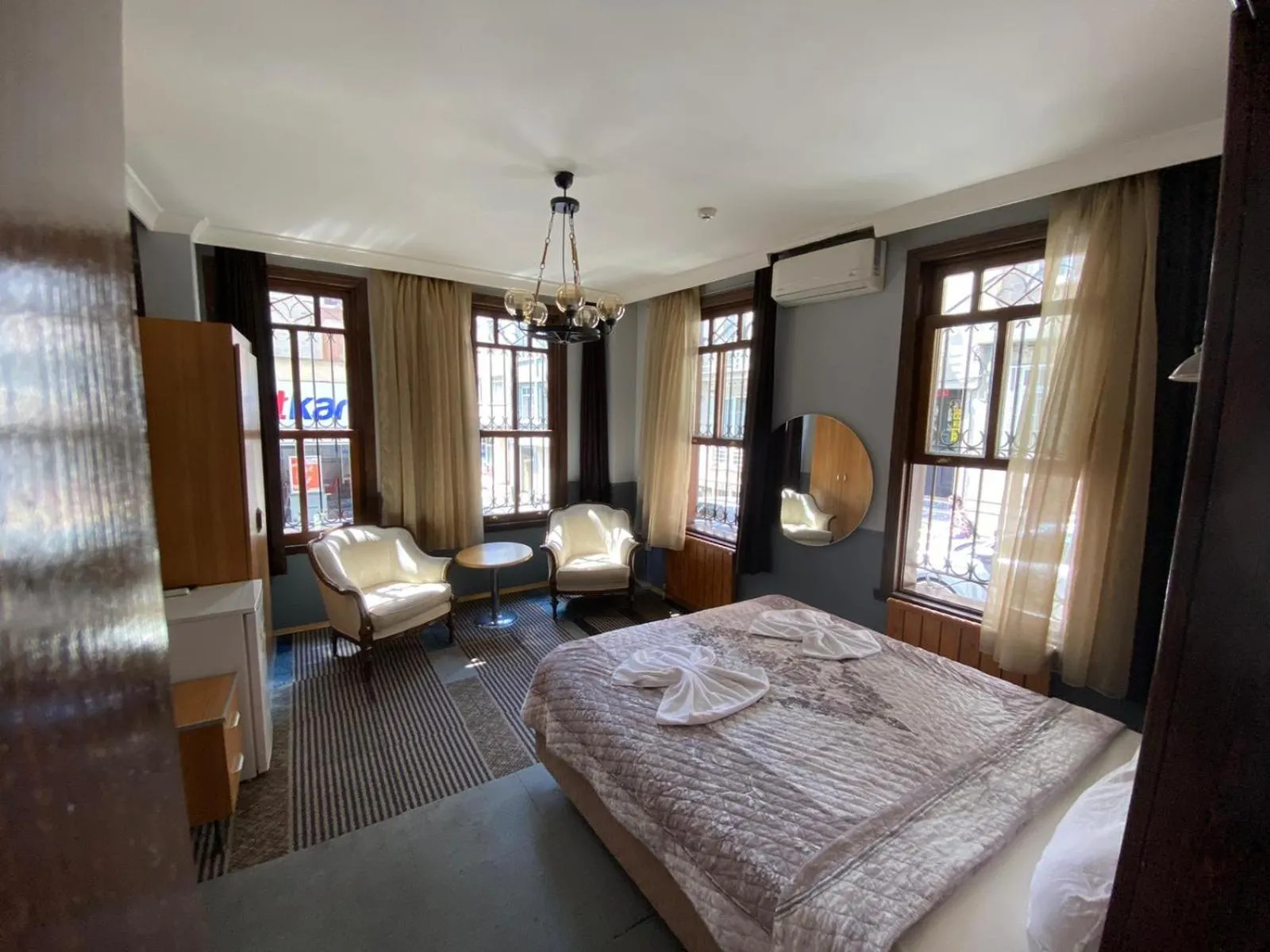 Seating area in Masal suite