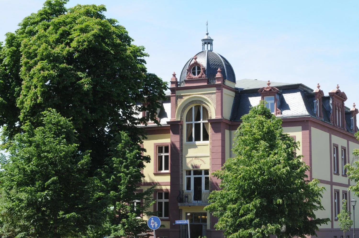 Facade/entrance in Waren Müritz Hotel Harmonie