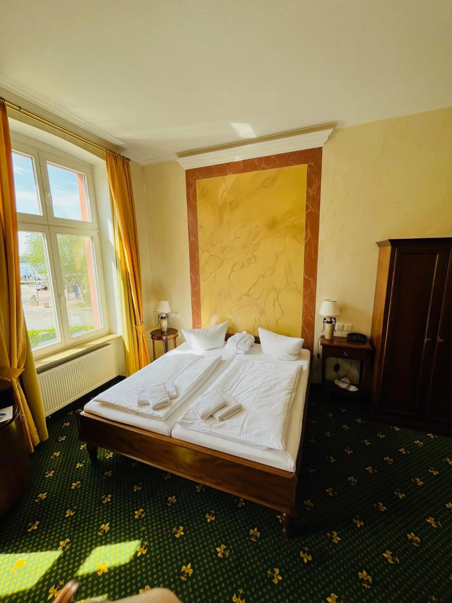 Bed in Waren Müritz Hotel Harmonie