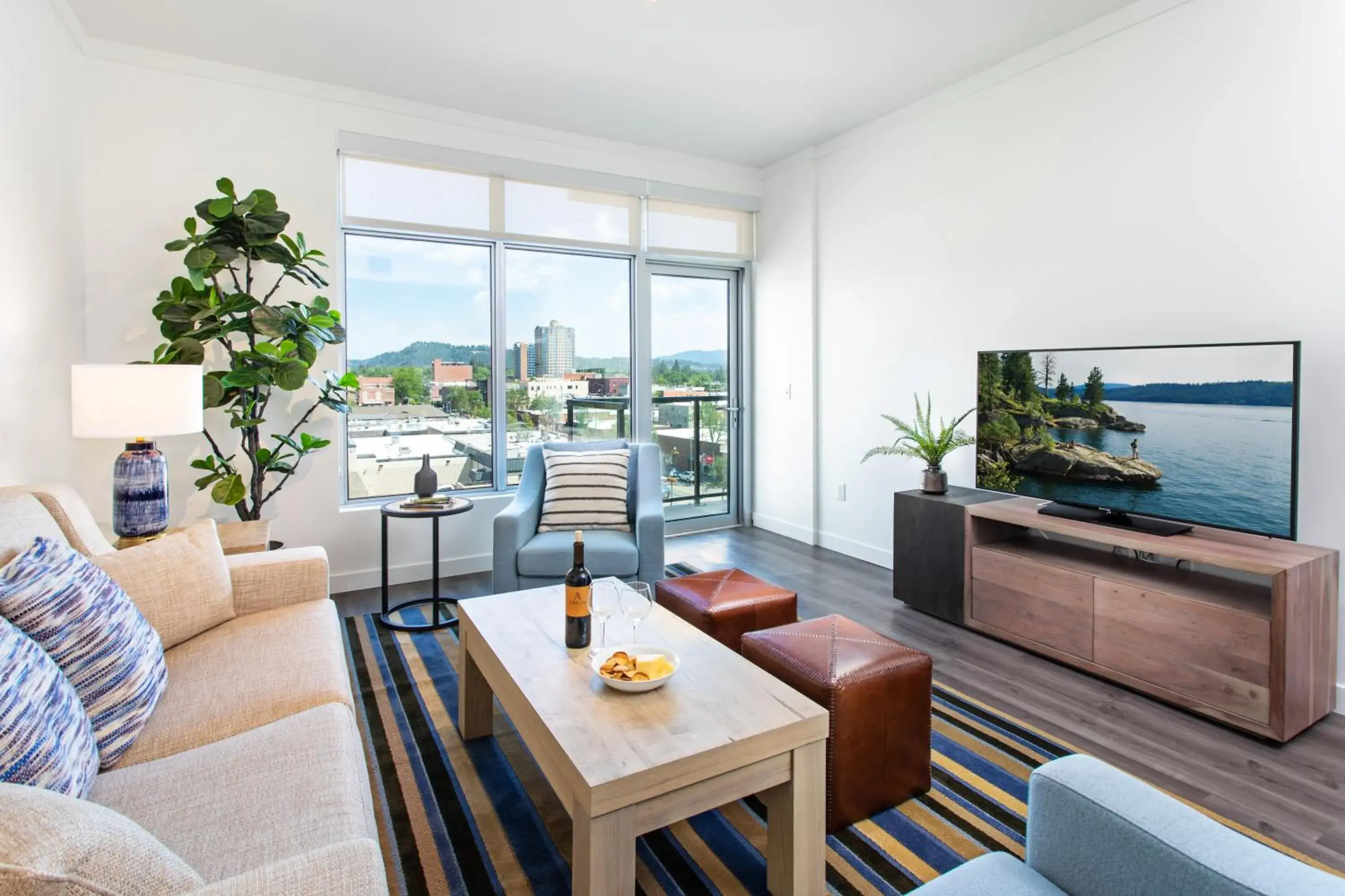 Suite with City View in One Lakeside Suite with City View in One Lakeside