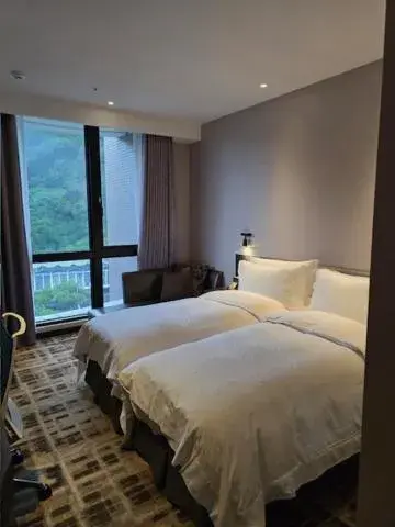 Twin Room with Mountain View in The Tango Hotel Taipei Shilin Twin Room with Mountain View in The Tango Hotel Taipei Shilin