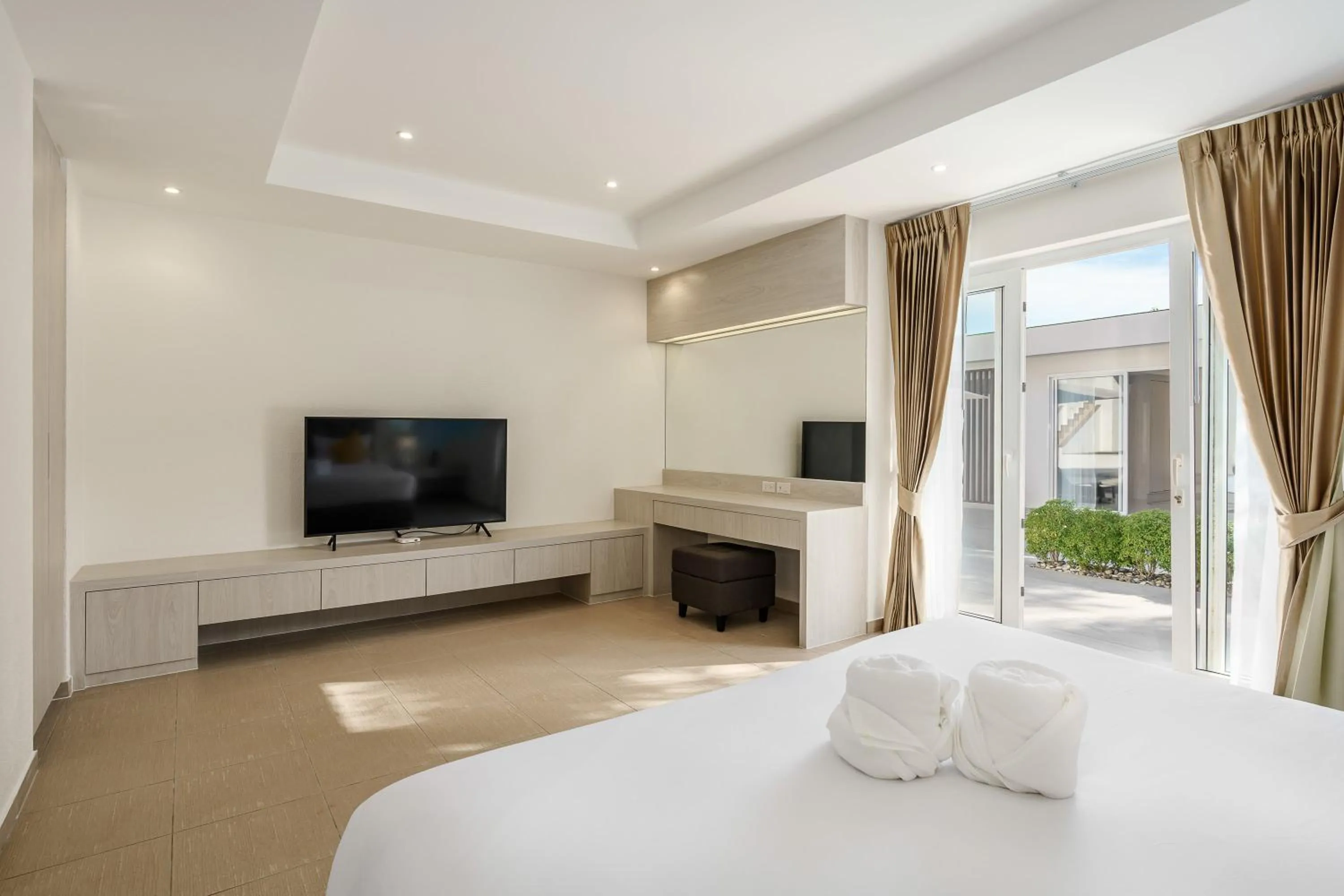 Bed in Sunset View Pool Villa 7 BR 14-16 Persons