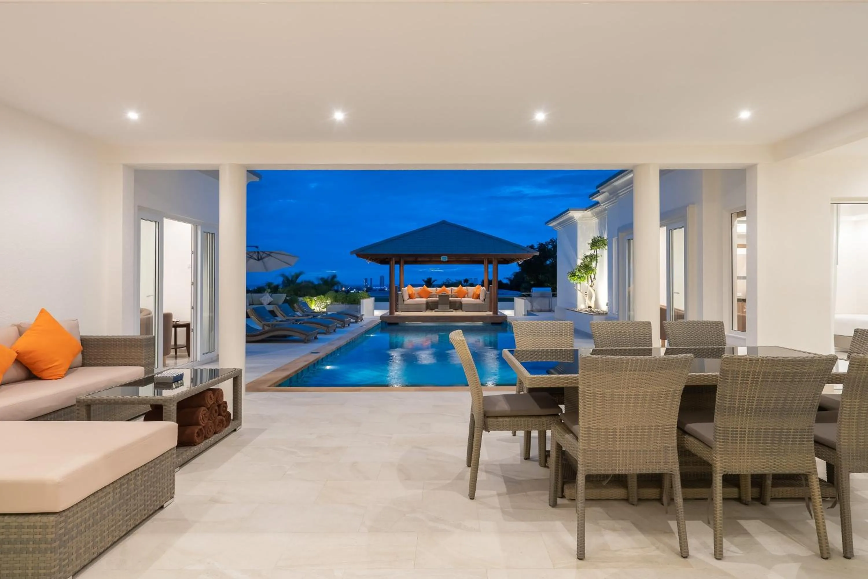 Living room in Sunset View Pool Villa 7 BR 14-16 Persons