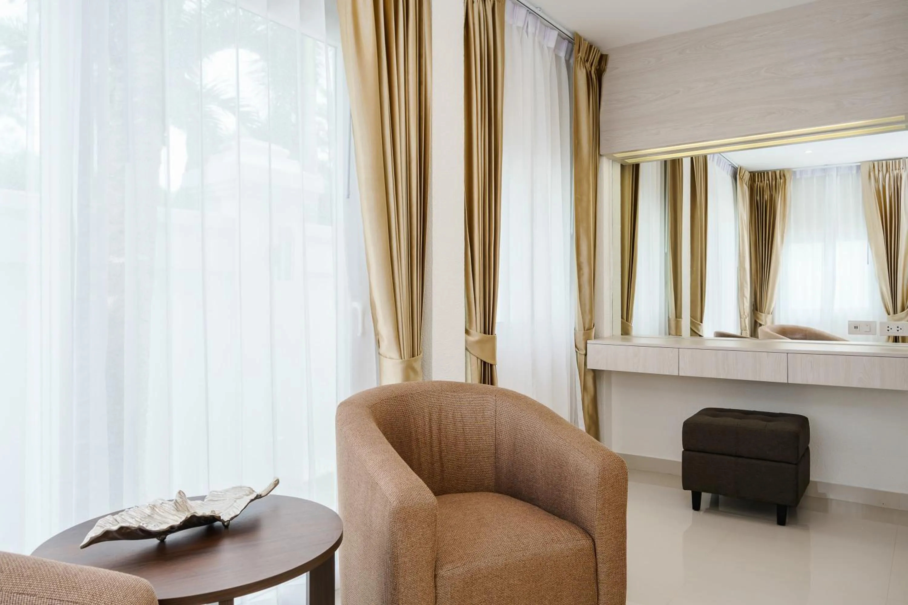 Seating area in Sunset View Pool Villa 7 BR 14-16 Persons