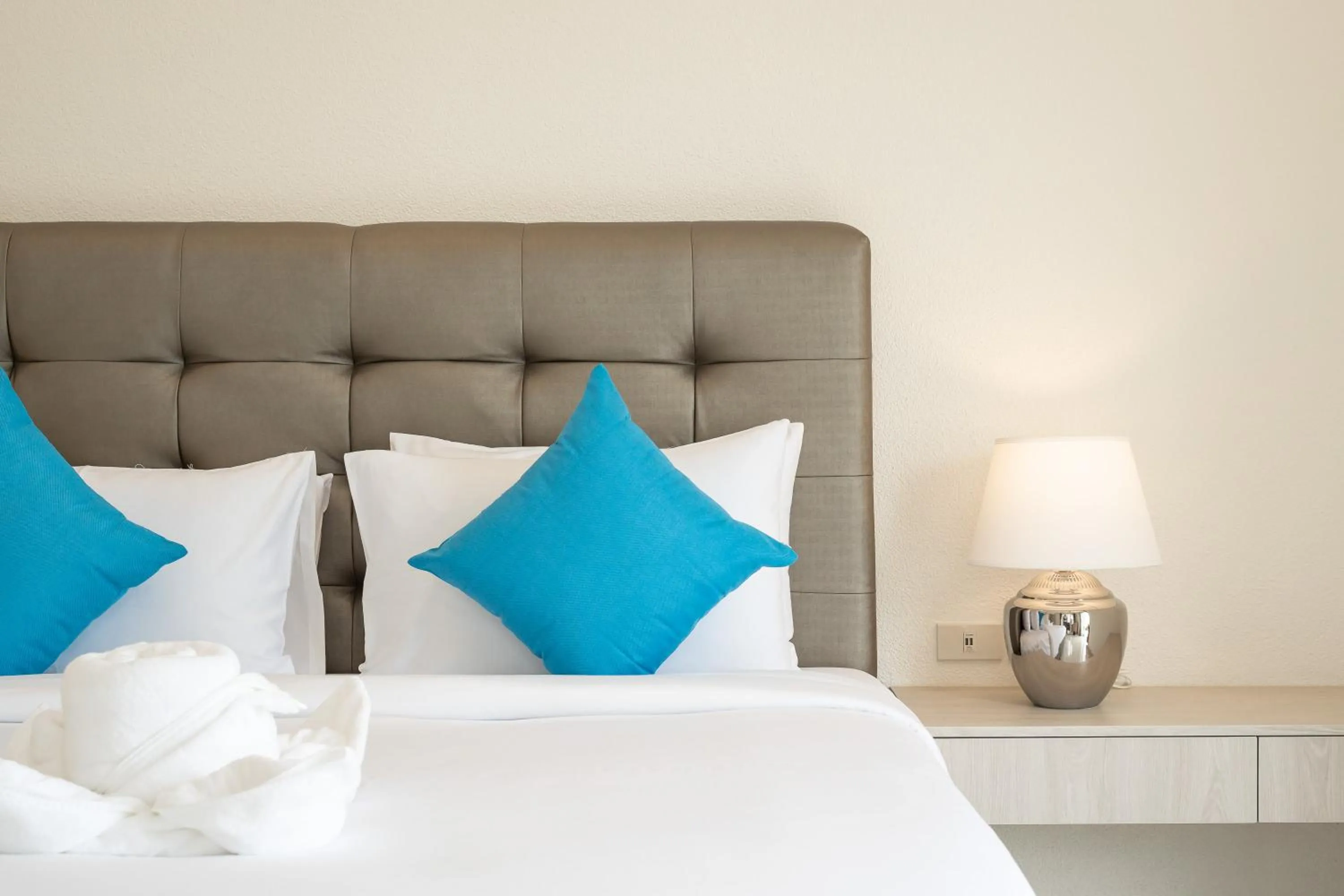 Bed in Sunset View Pool Villa 7 BR 14-16 Persons