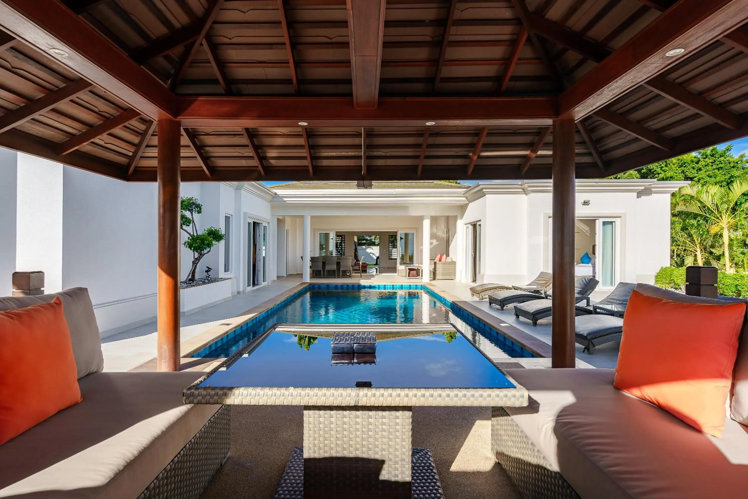 Seating area in Sunset View Pool Villa 7 BR 14-16 Persons