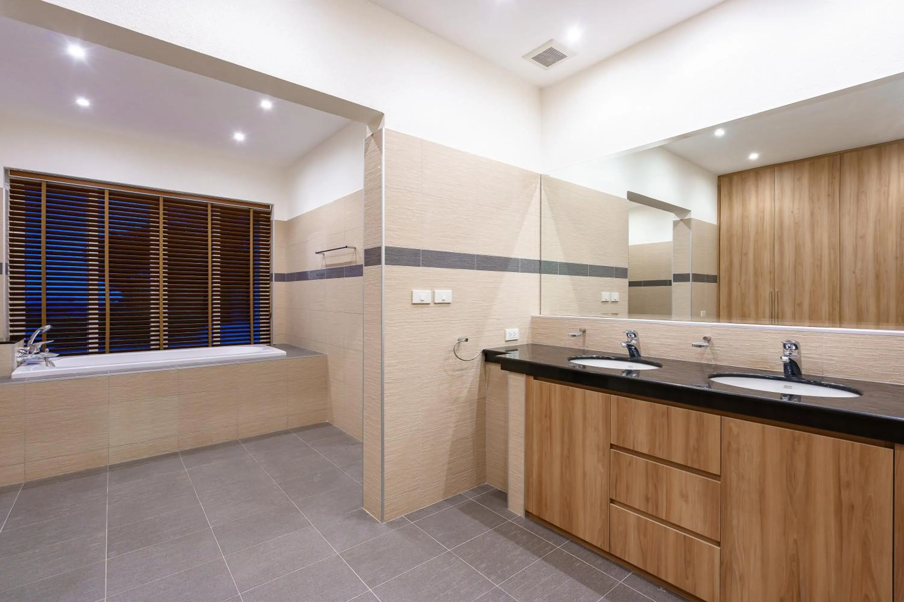 Bathroom in Sunset View Pool Villa 7 BR 14-16 Persons