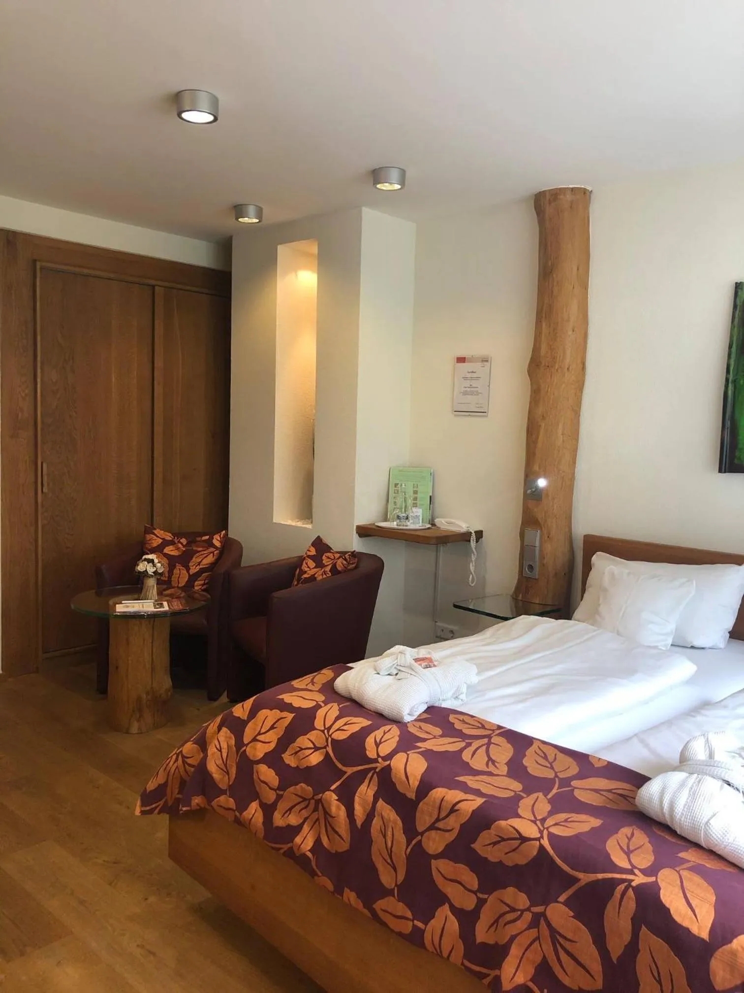 Photo of the whole room, Bed in Holzschuhs Schwarzwaldhotel