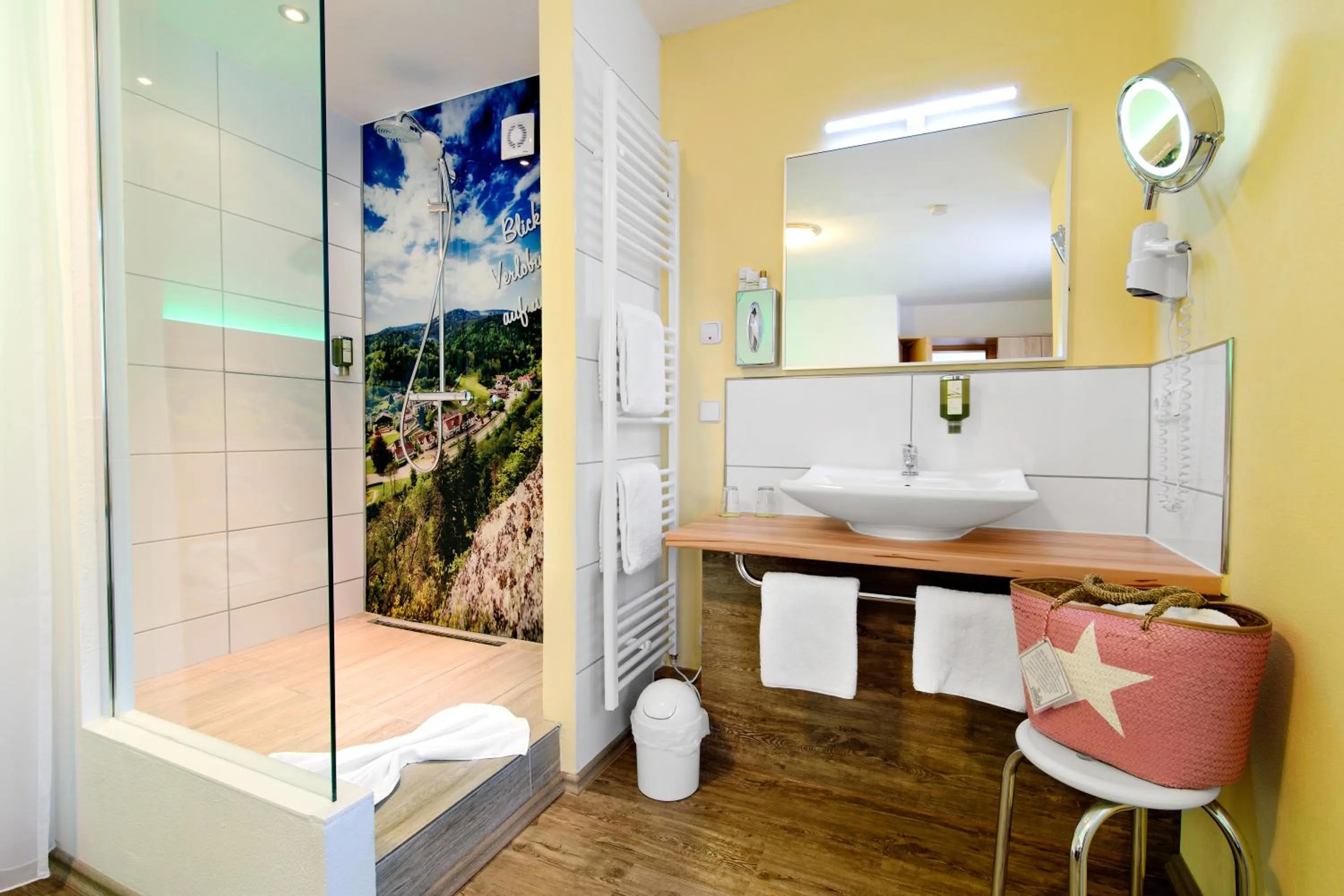 Bathroom in Holzschuhs Schwarzwaldhotel