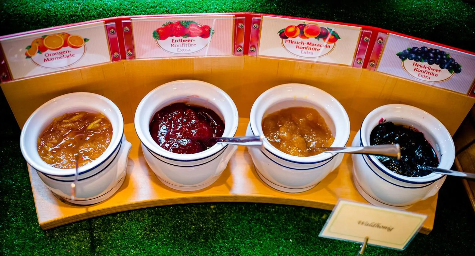 Buffet breakfast in Holzschuhs Schwarzwaldhotel