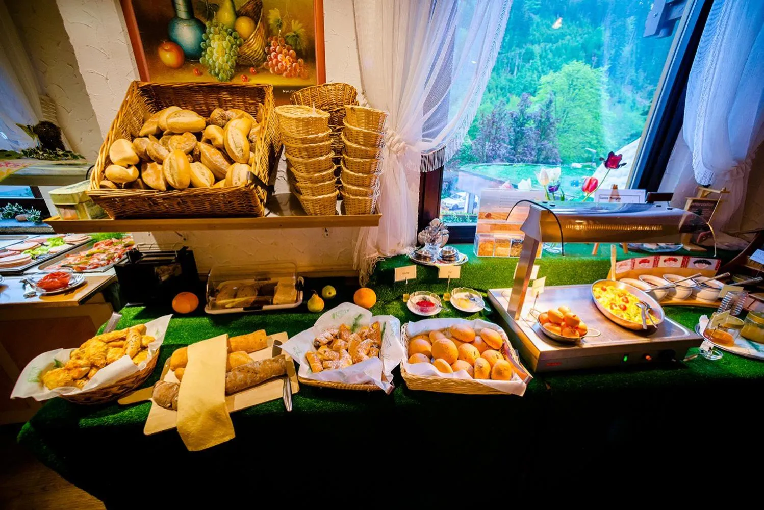 Buffet breakfast in Holzschuhs Schwarzwaldhotel