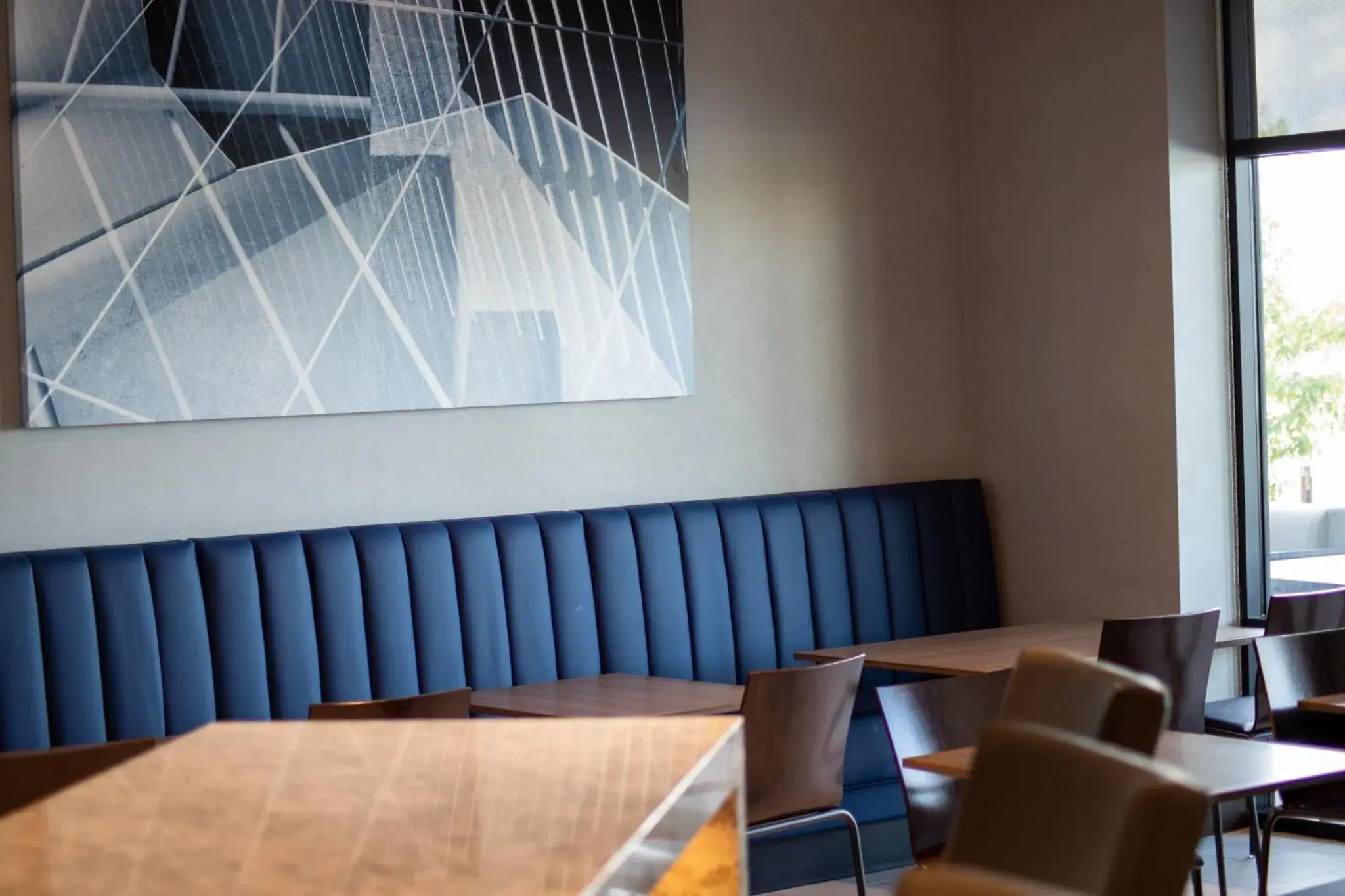 Lounge or bar in Hyatt Place Altoona/Des Moines Lounge or bar in Hyatt Place Altoona/Des Moines