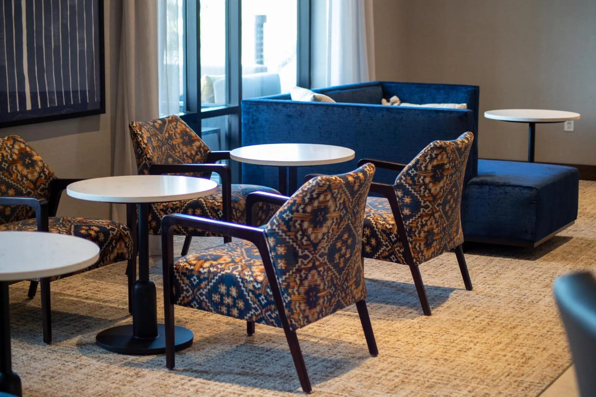 Lounge or bar in Hyatt Place Altoona/Des Moines