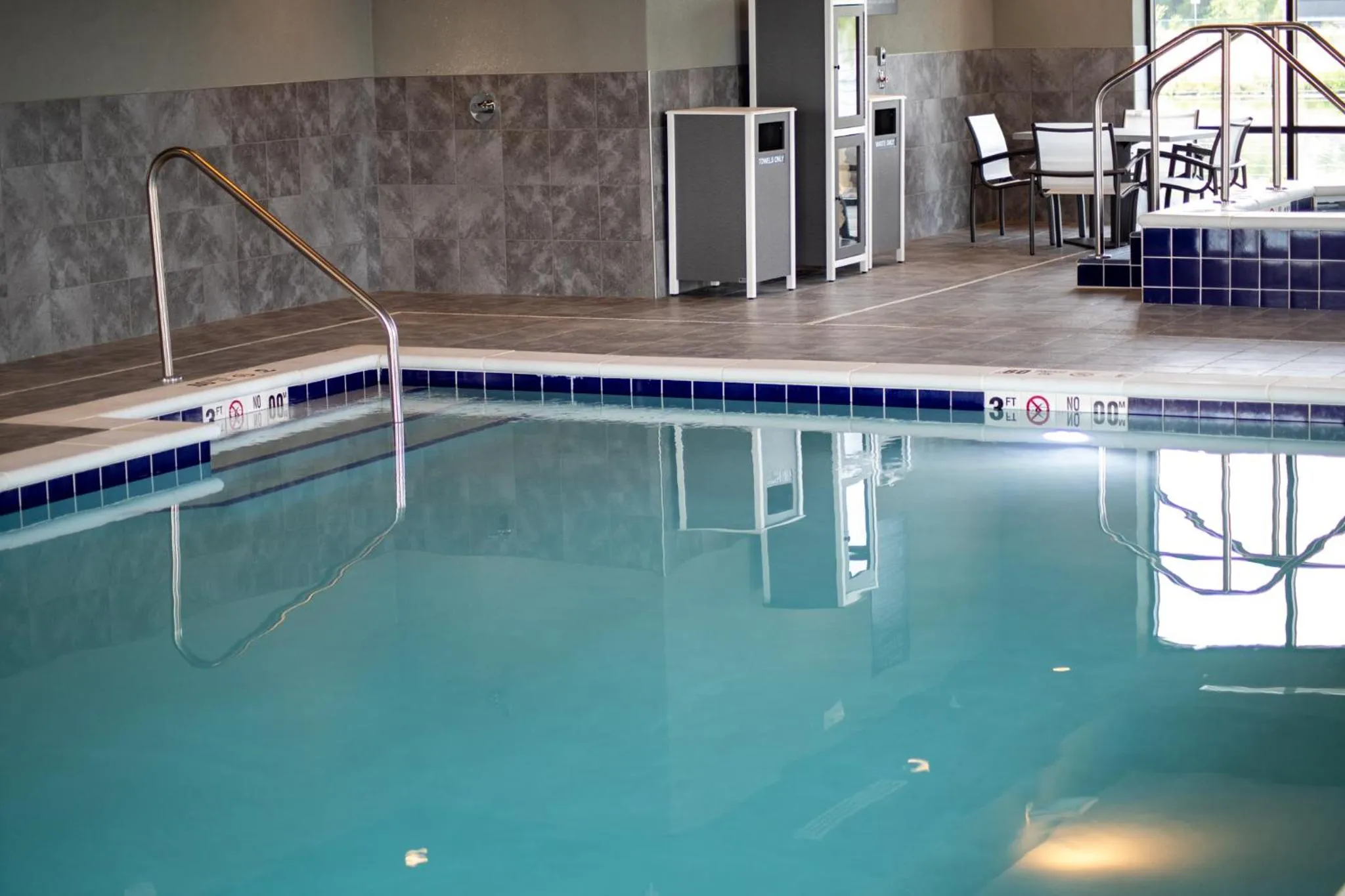 Swimming pool in Hyatt Place Altoona/Des Moines