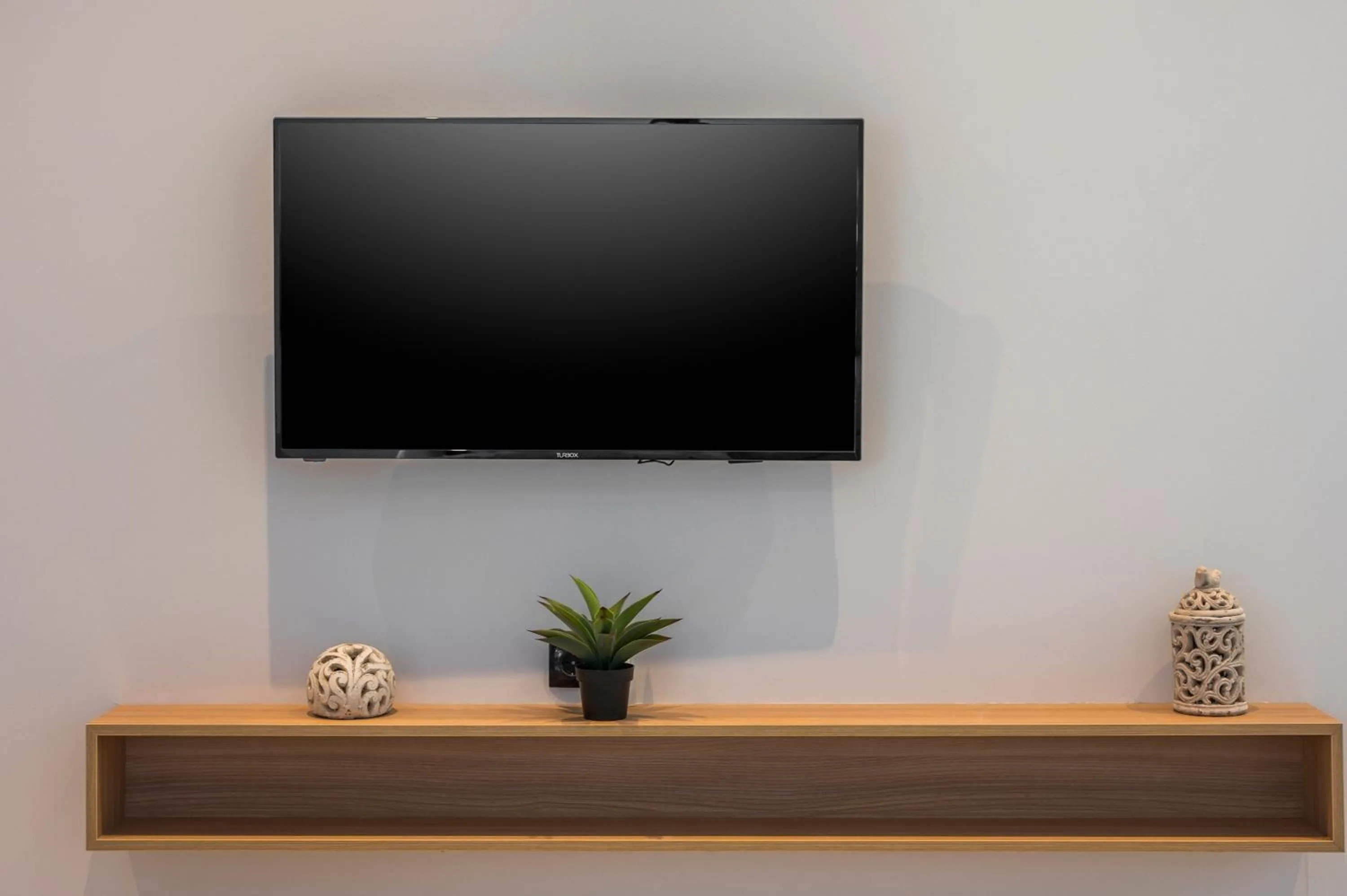 Communal lounge/ TV room in Aegean Breeze Luxury Apartments next to the sea