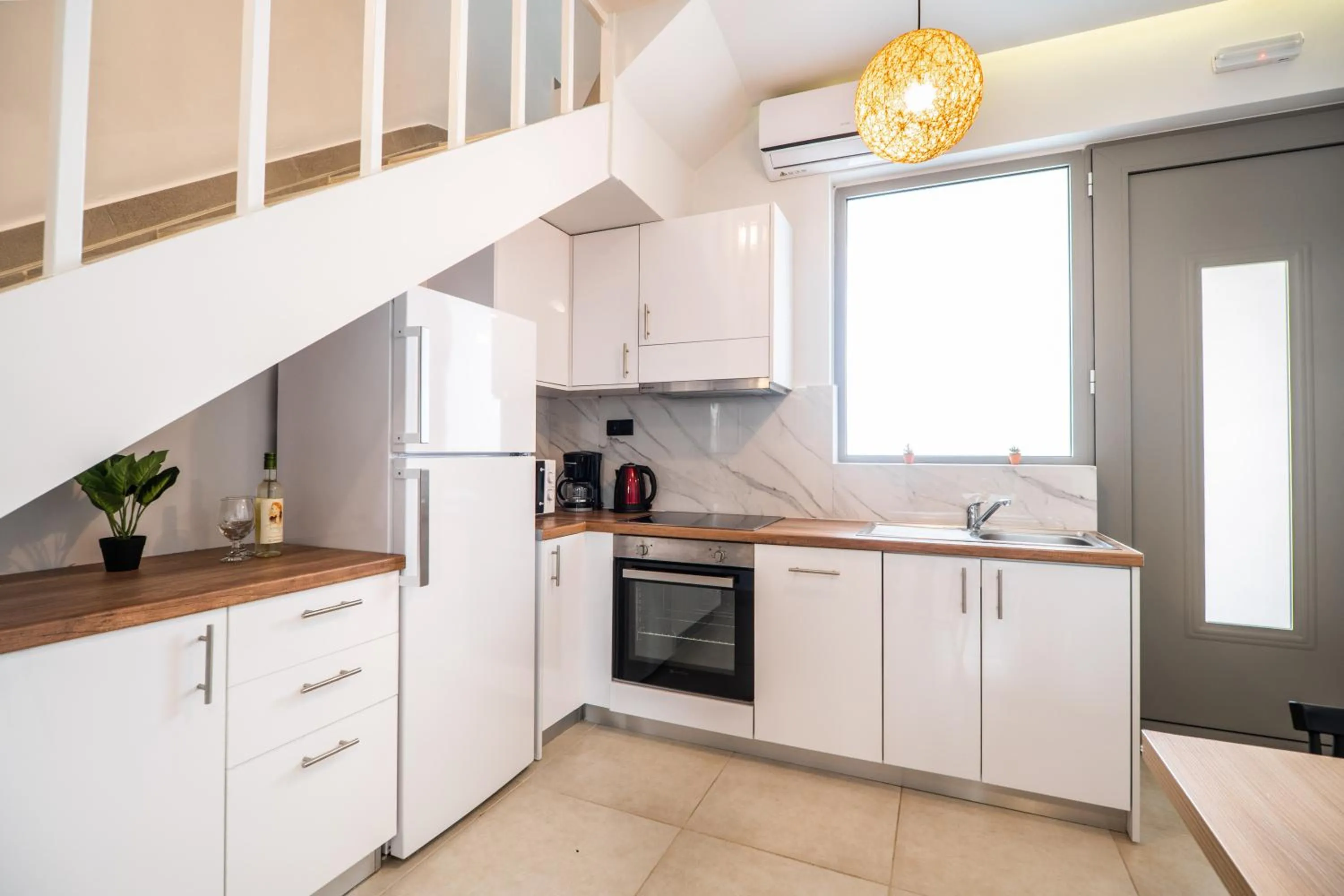 Kitchen or kitchenette in Aegean Breeze Luxury Apartments next to the sea