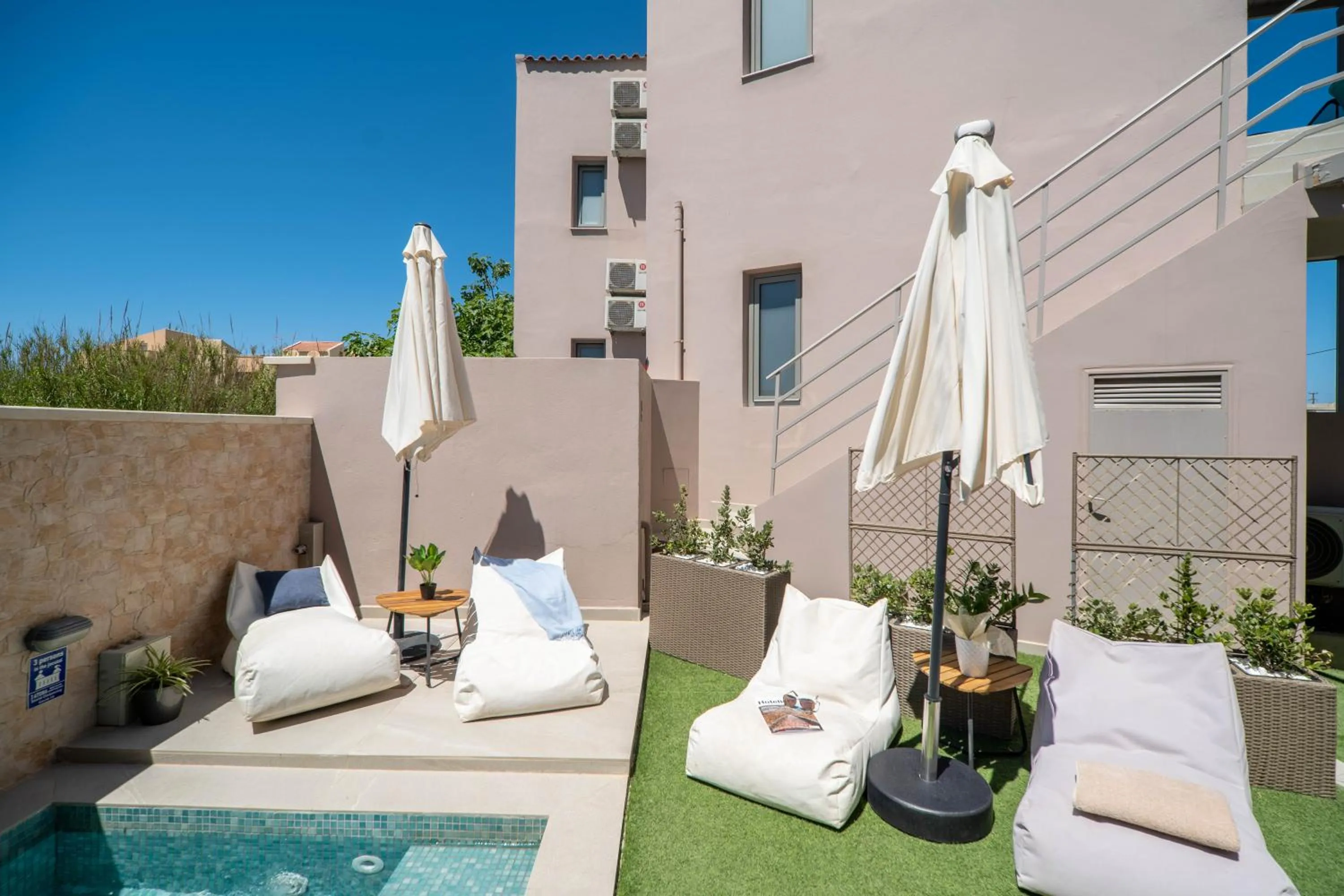 Garden in Aegean Breeze Luxury Apartments next to the sea