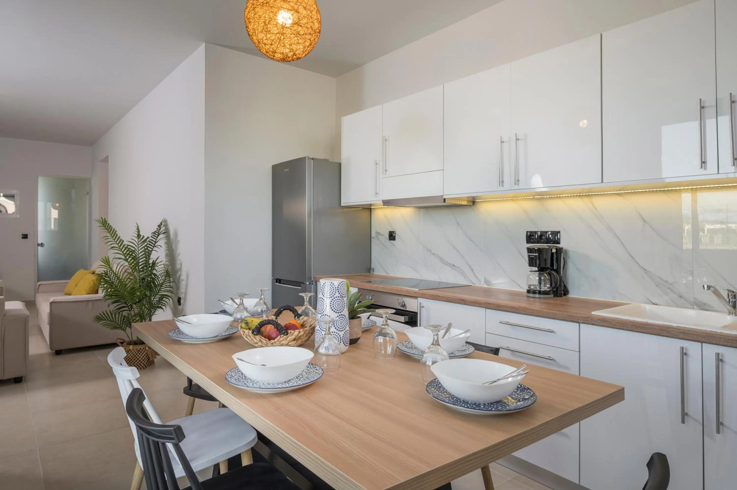 Coffee/tea facilities in Aegean Breeze Luxury Apartments next to the sea