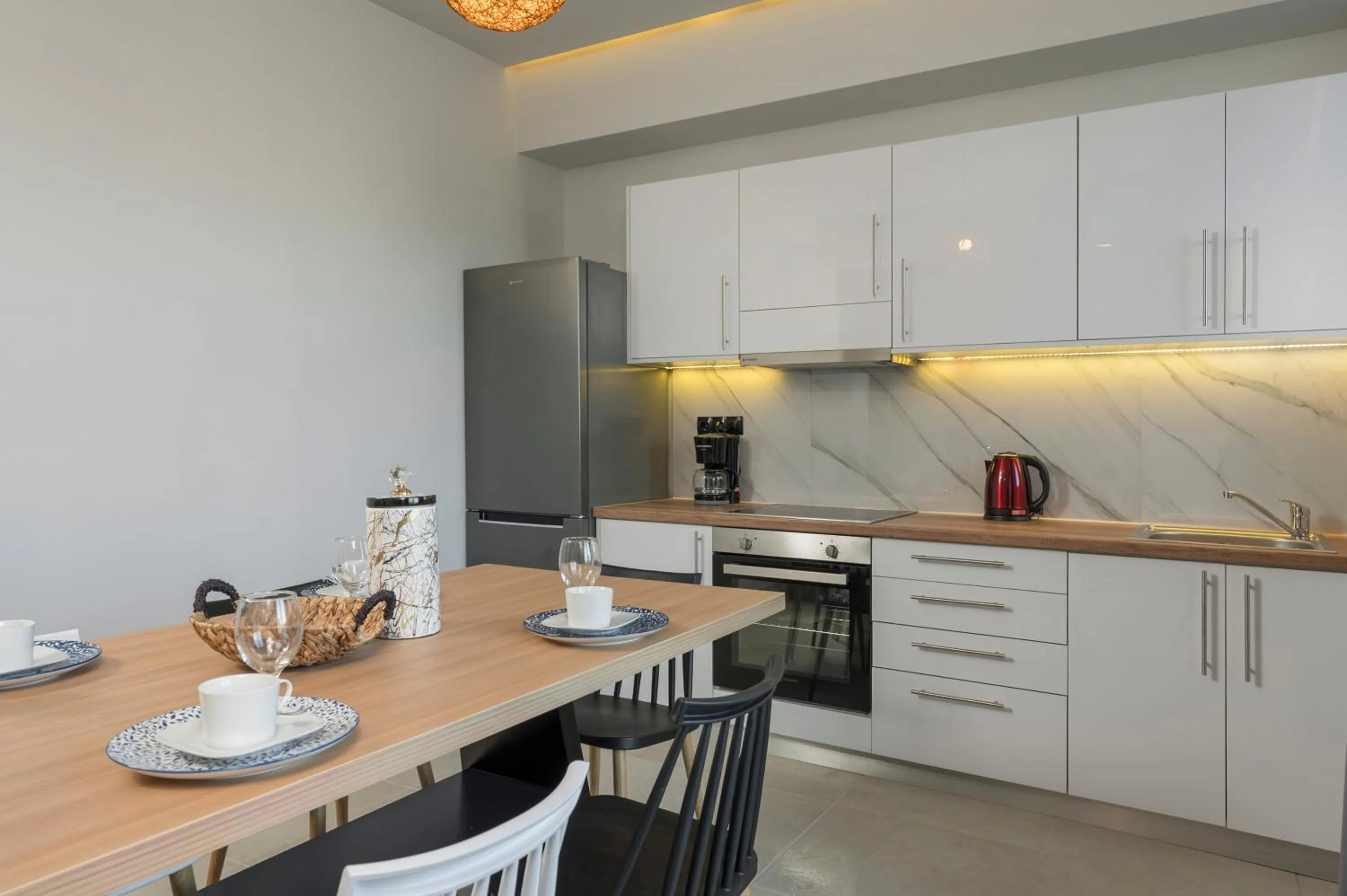 Coffee/tea facilities in Aegean Breeze Luxury Apartments next to the sea