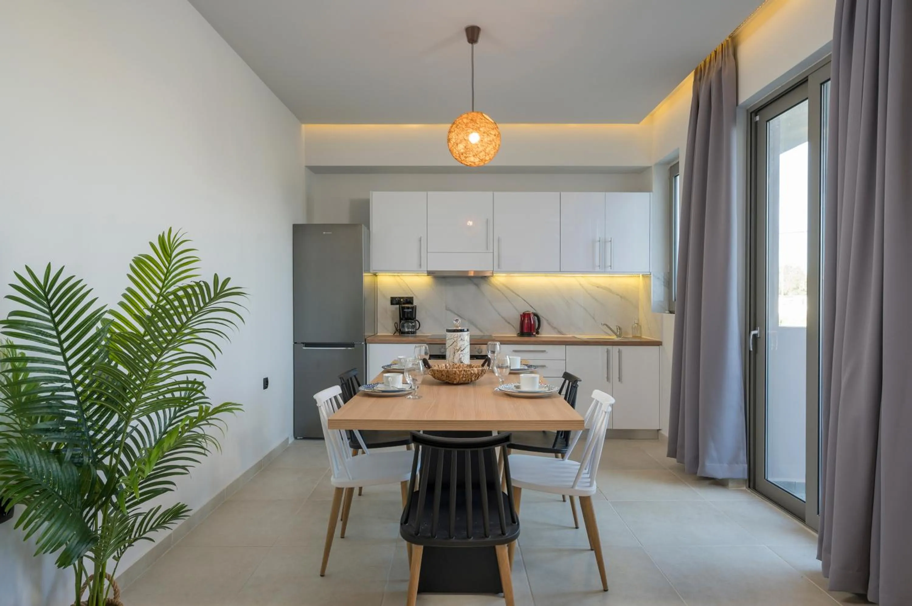 Coffee/tea facilities in Aegean Breeze Luxury Apartments next to the sea