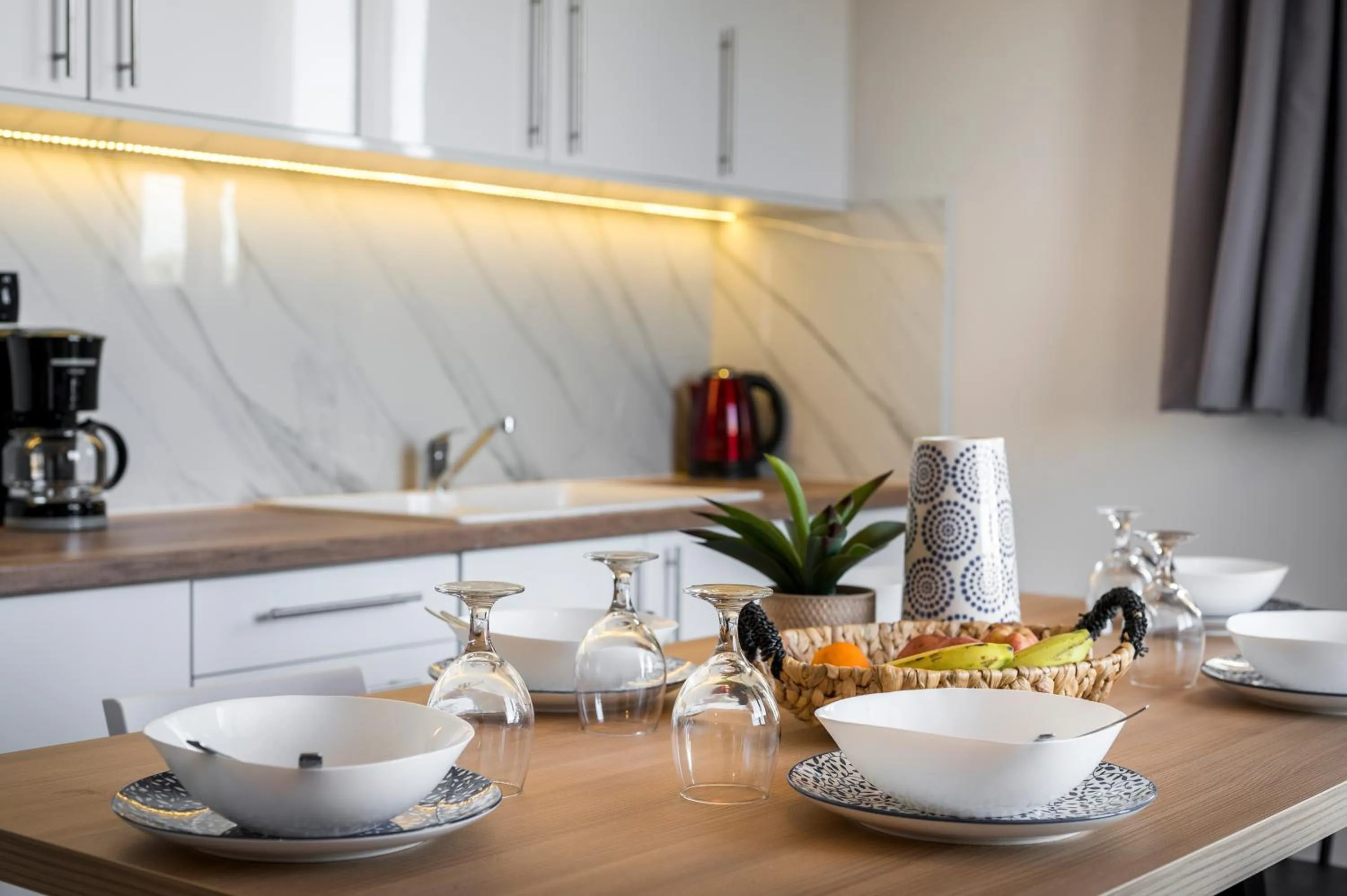 Coffee/tea facilities in Aegean Breeze Luxury Apartments next to the sea
