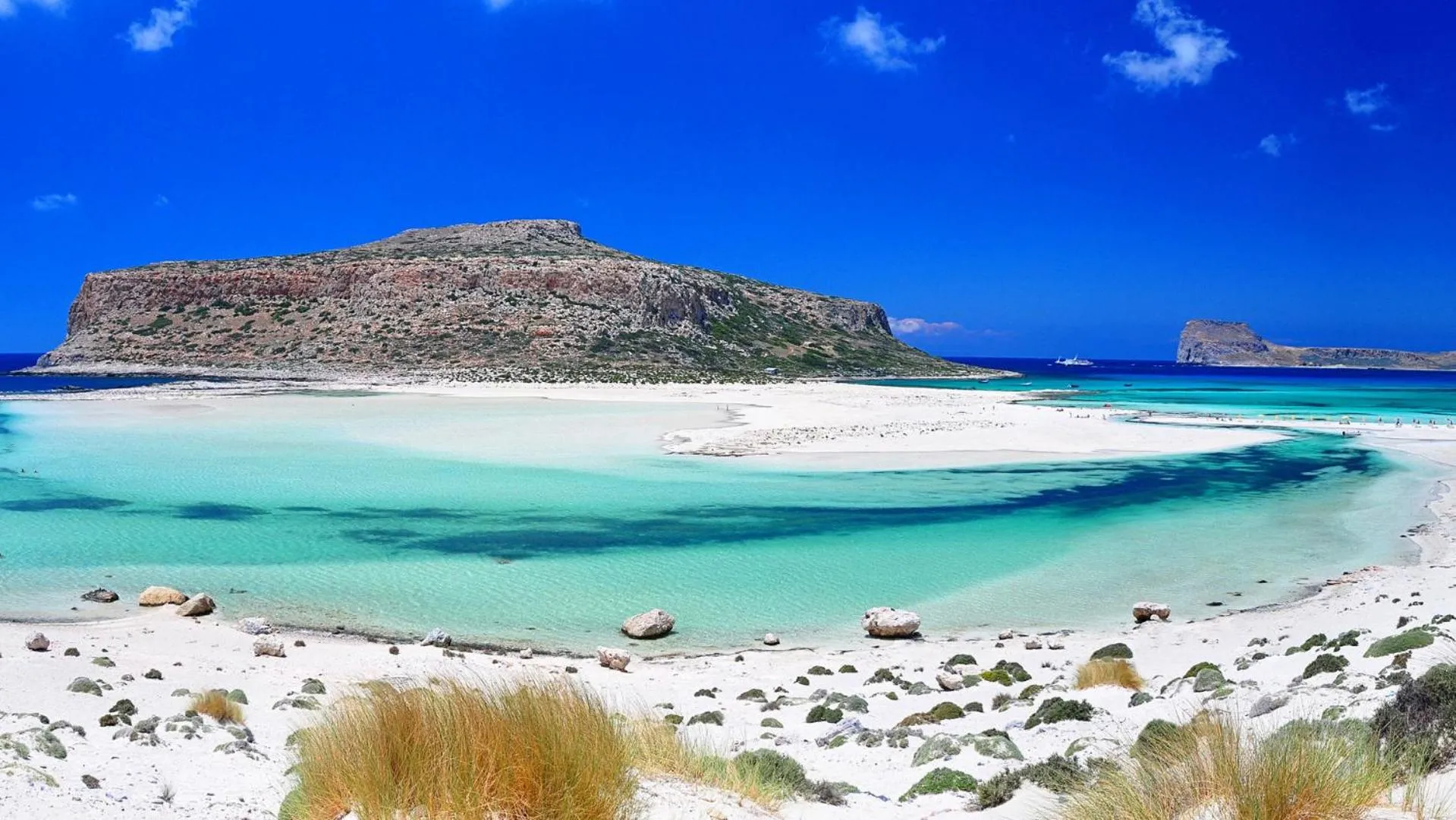 Natural landscape in Aegean Breeze Luxury Apartments next to the sea