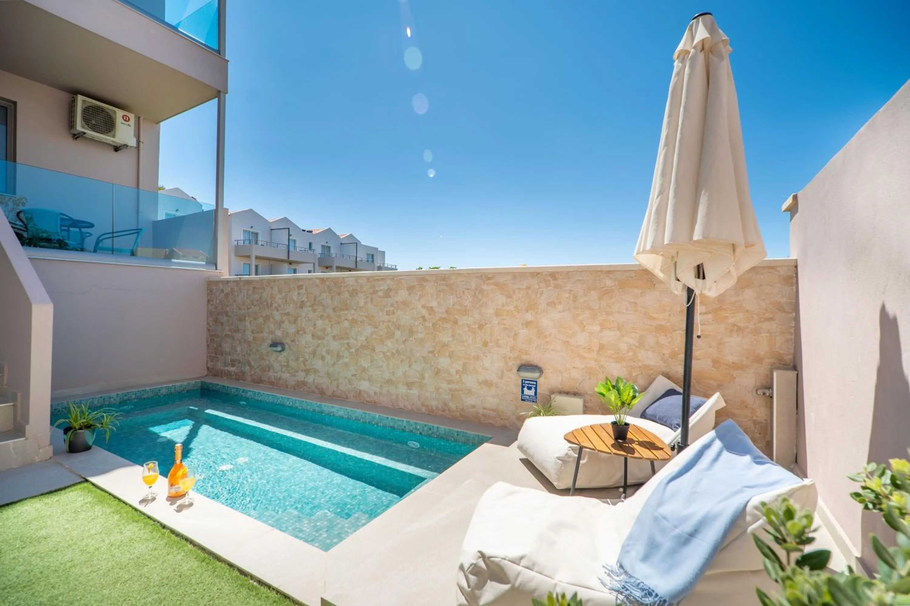 Massage in Aegean Breeze Luxury Apartments next to the sea