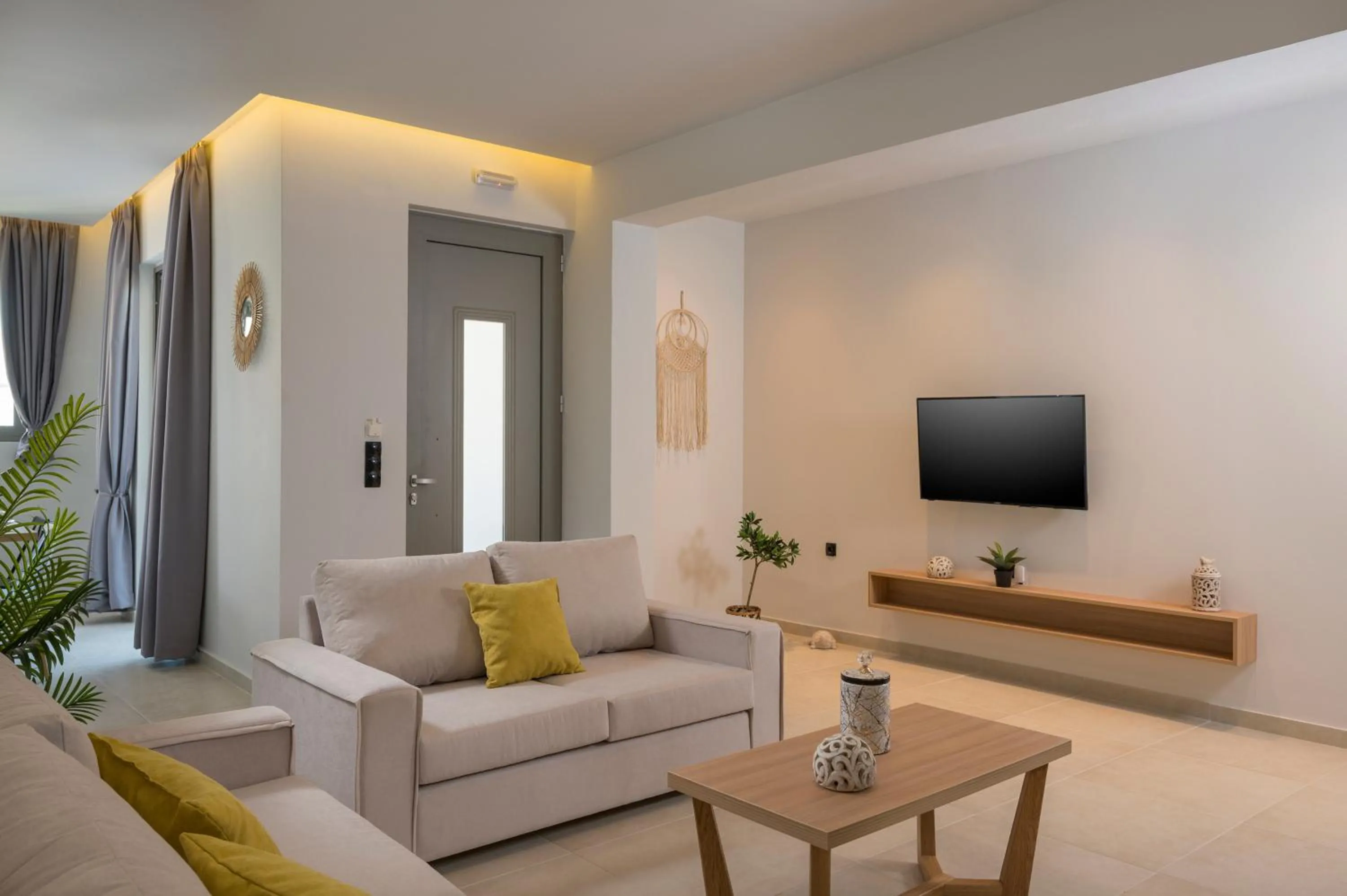 TV and multimedia in Aegean Breeze Luxury Apartments next to the sea