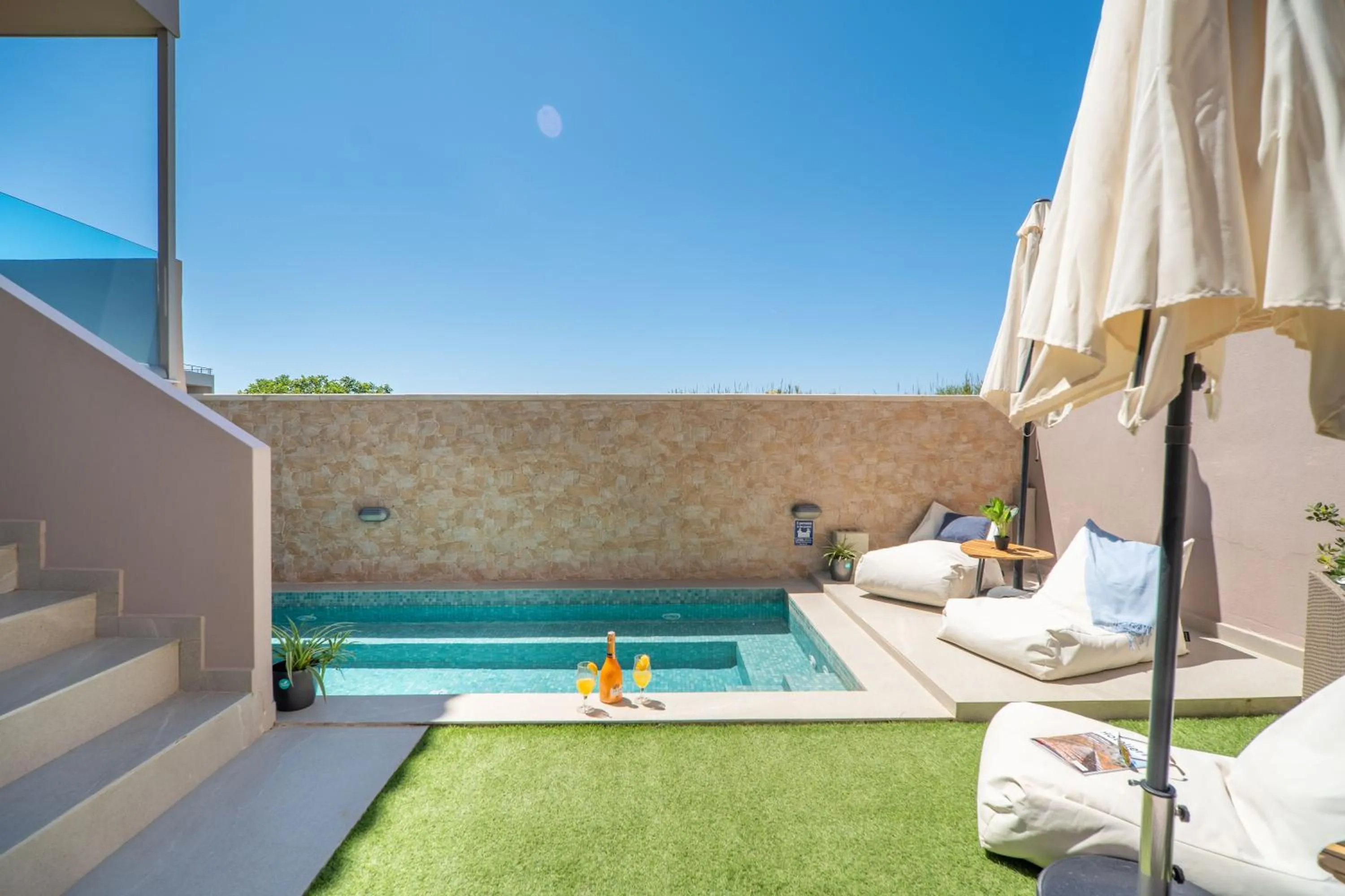 Garden in Aegean Breeze Luxury Apartments next to the sea
