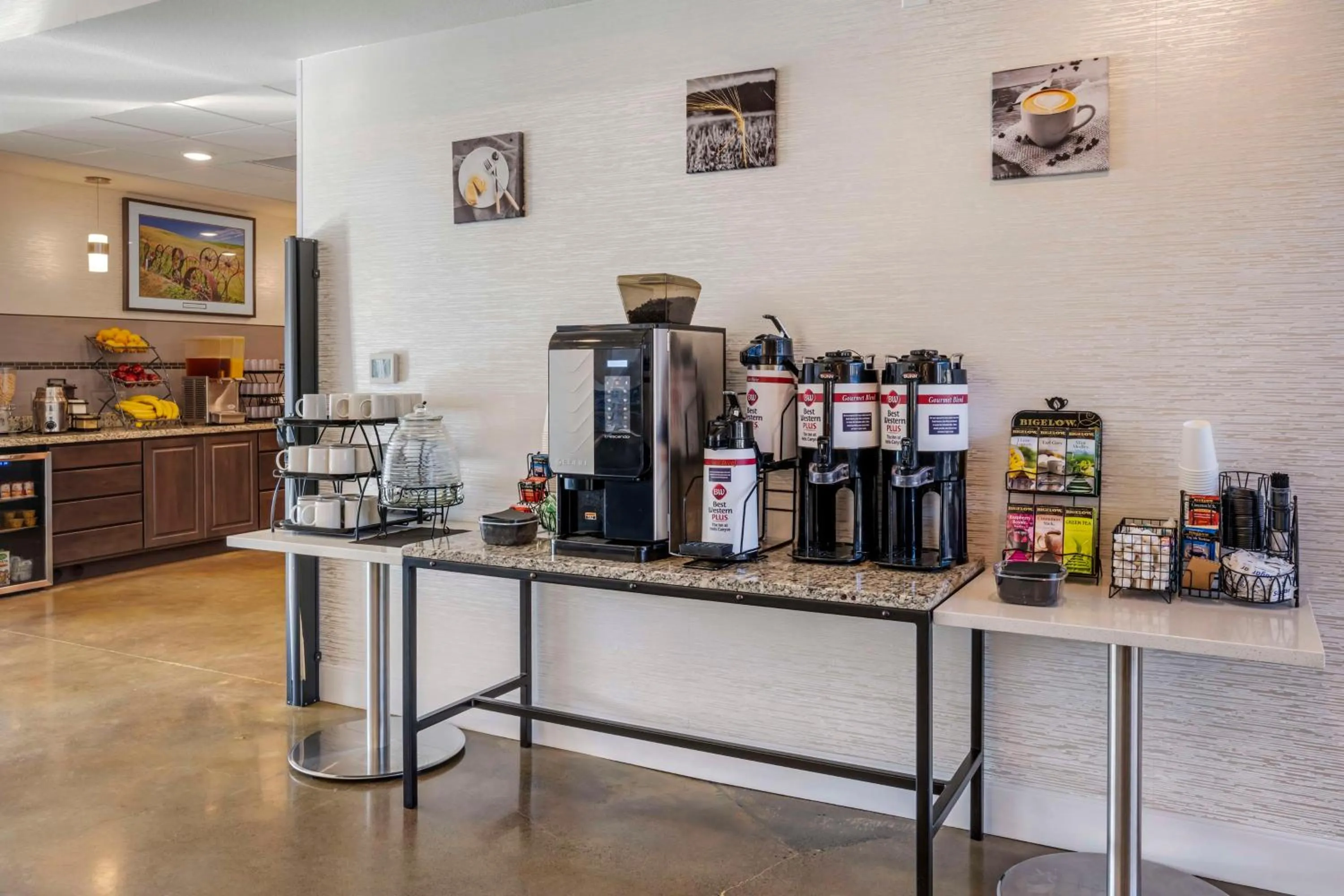 Breakfast in Best Western Plus The Inn at Hells Canyon