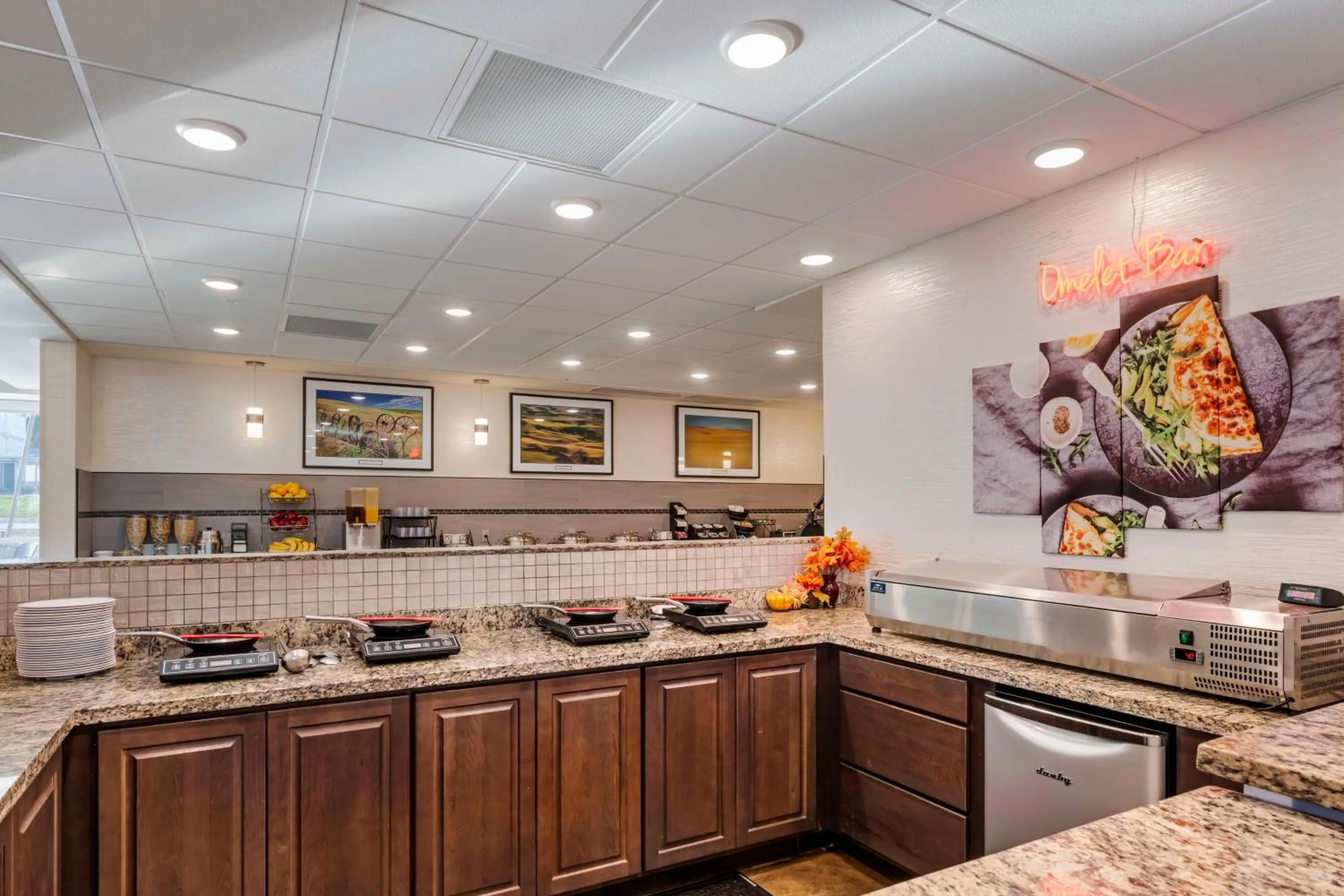 Breakfast in Best Western Plus The Inn at Hells Canyon