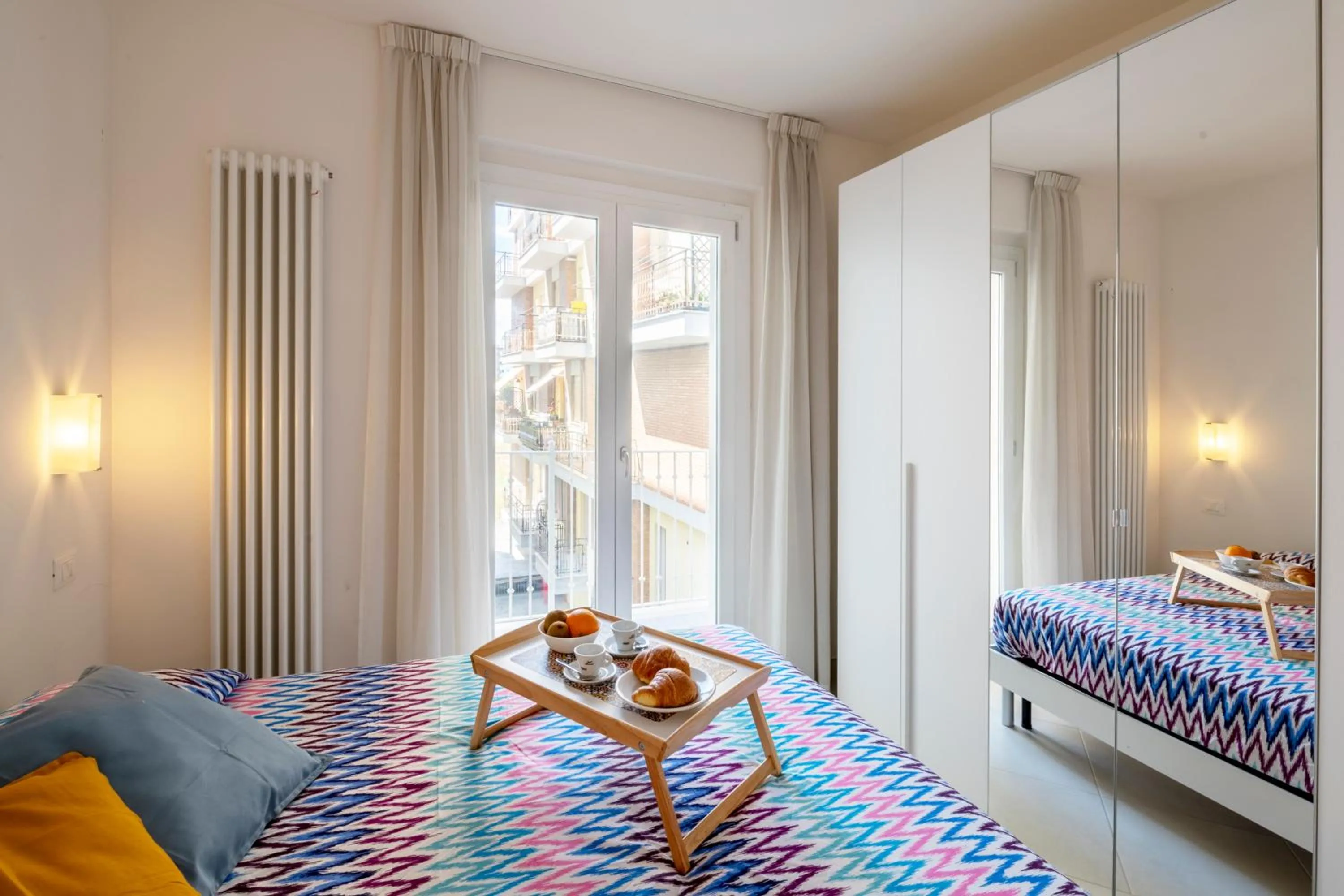Photo of the whole room, Bed in Elegante Trilocale Marconi prima fila mare