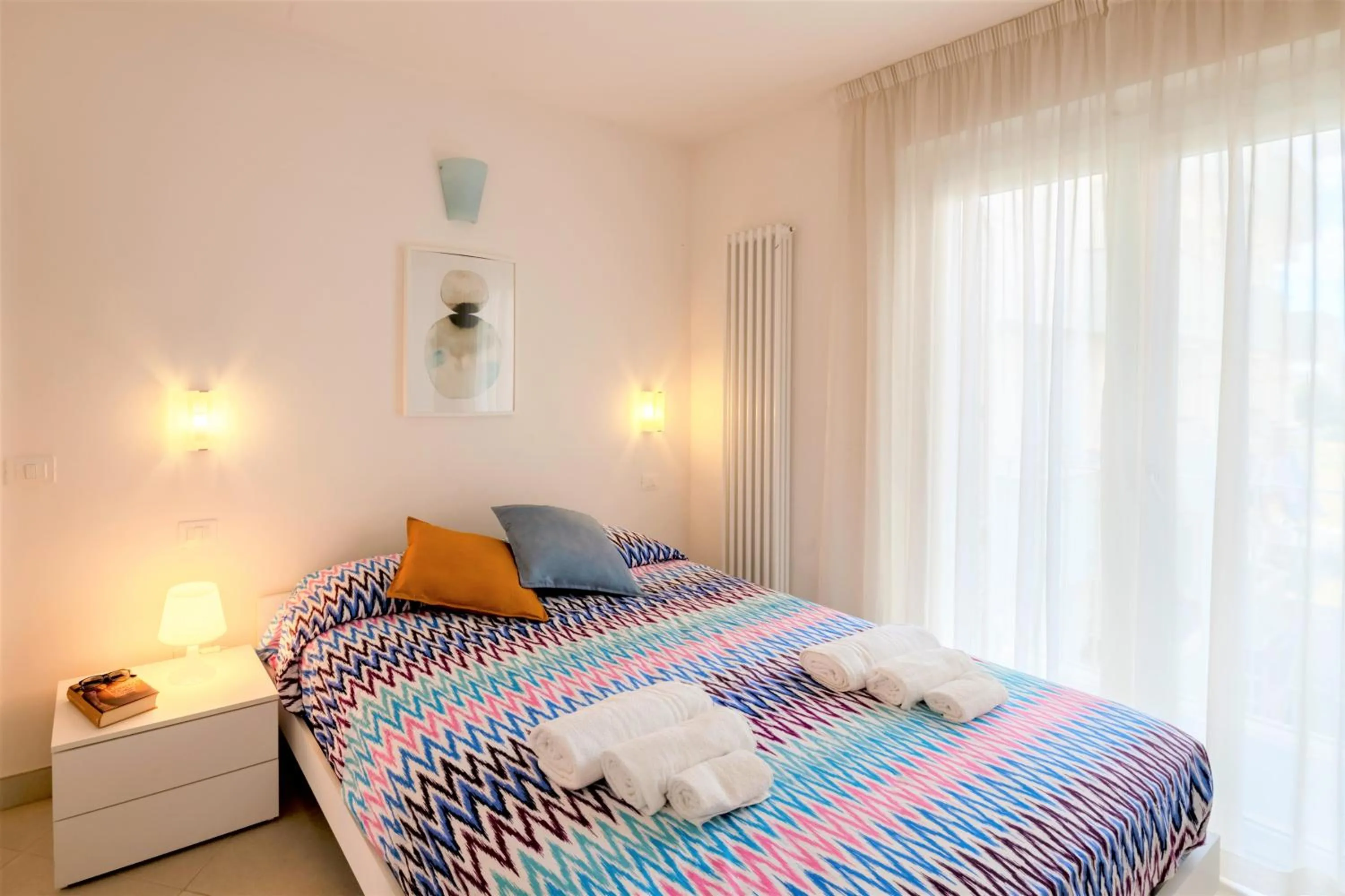 Bedroom, Bed in Elegante Trilocale Marconi prima fila mare