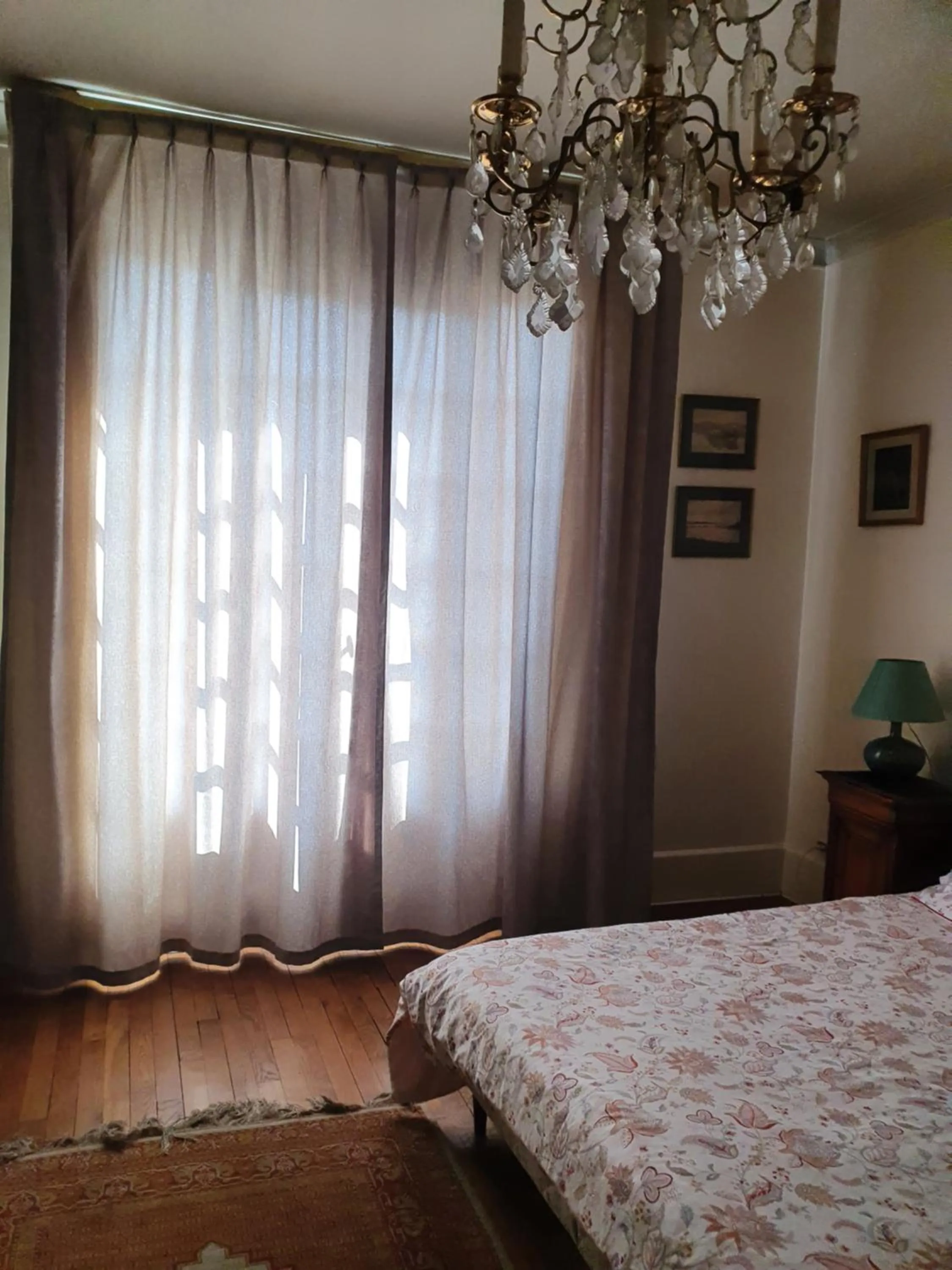 Photo of the whole room, Bed in La Romantique