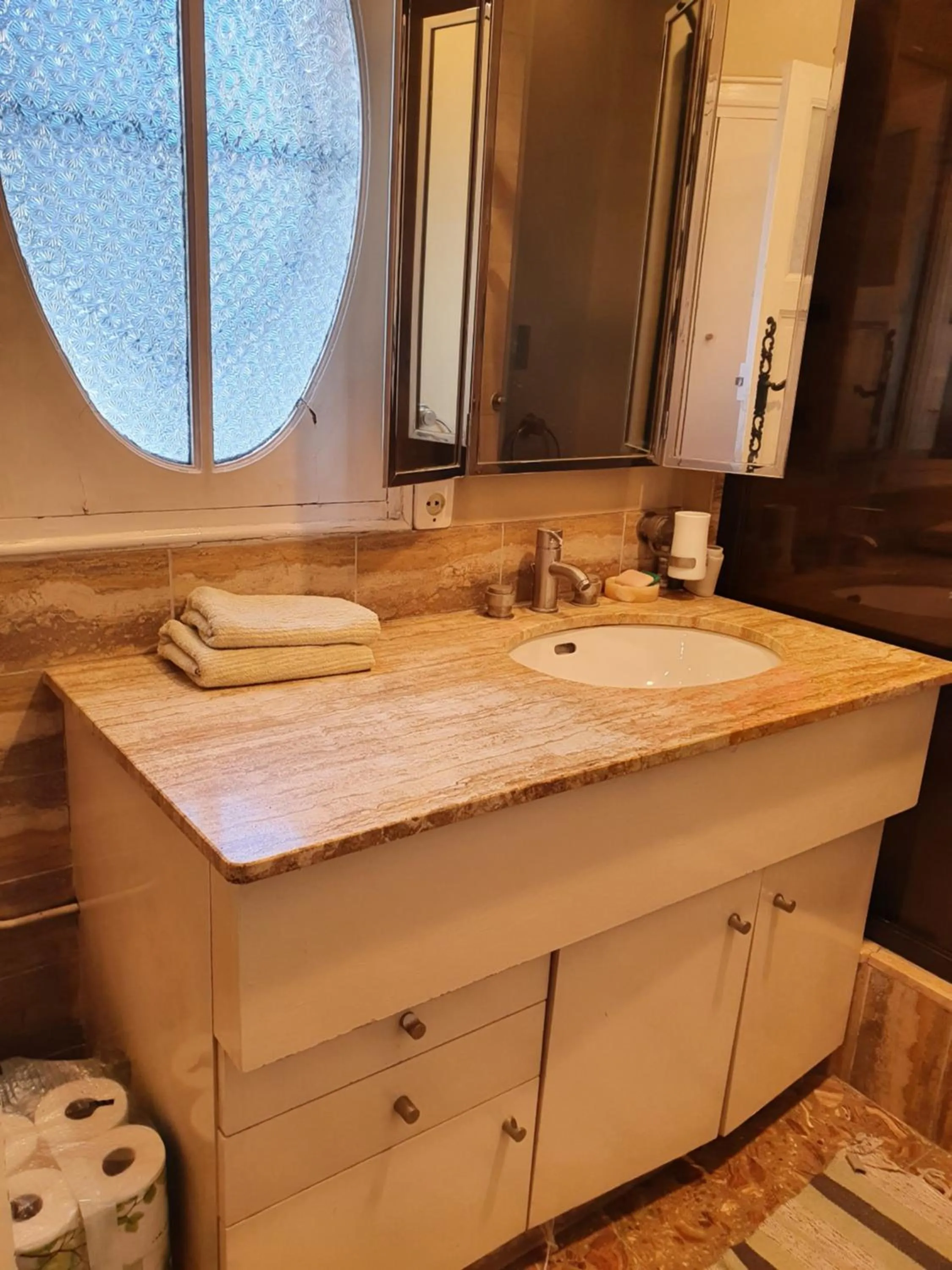 Bathroom in La Romantique