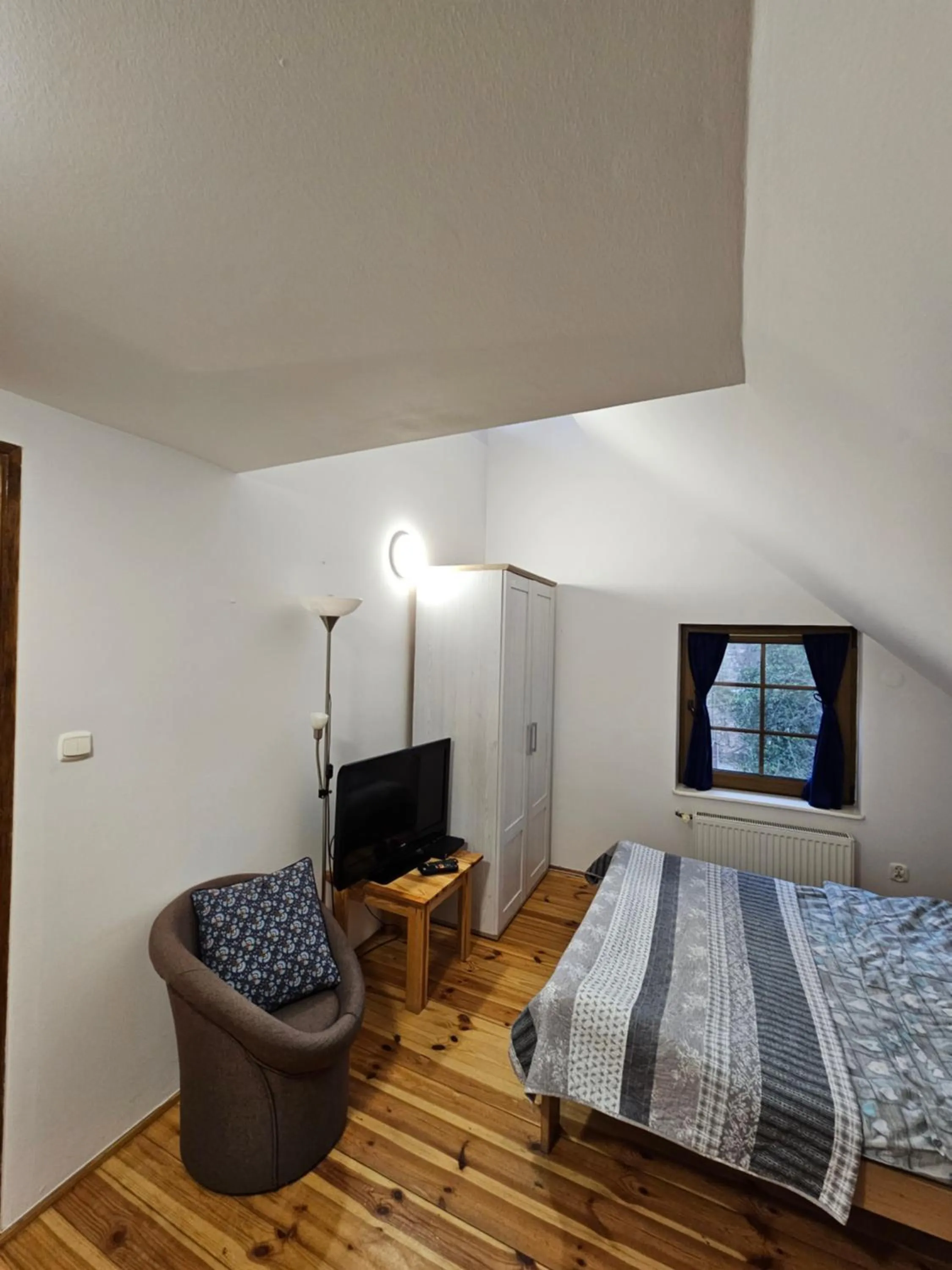 Bed in Karczma Regionalna Młyn -pokoje gościne