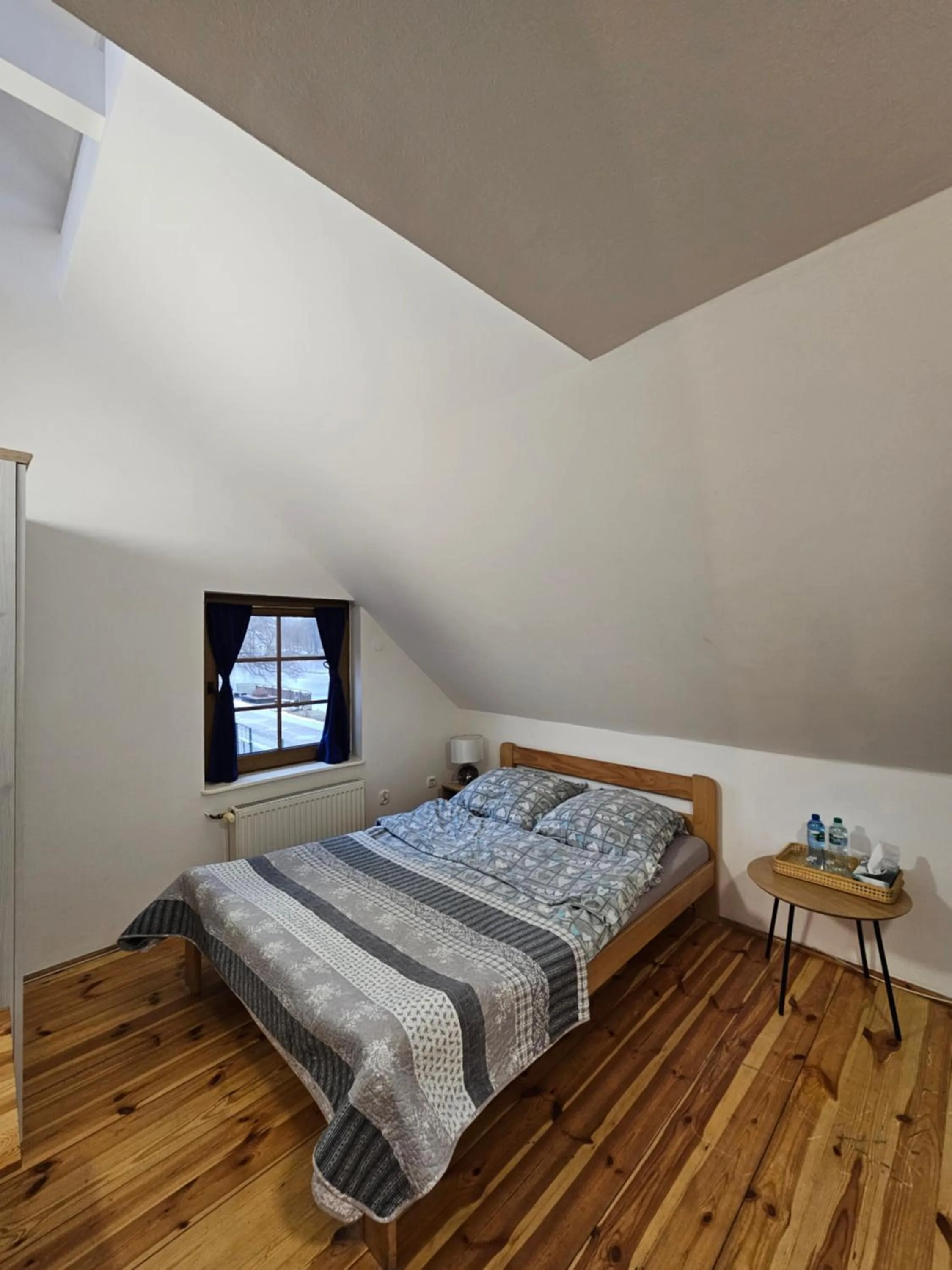 Bed in Karczma Regionalna Młyn -pokoje gościne