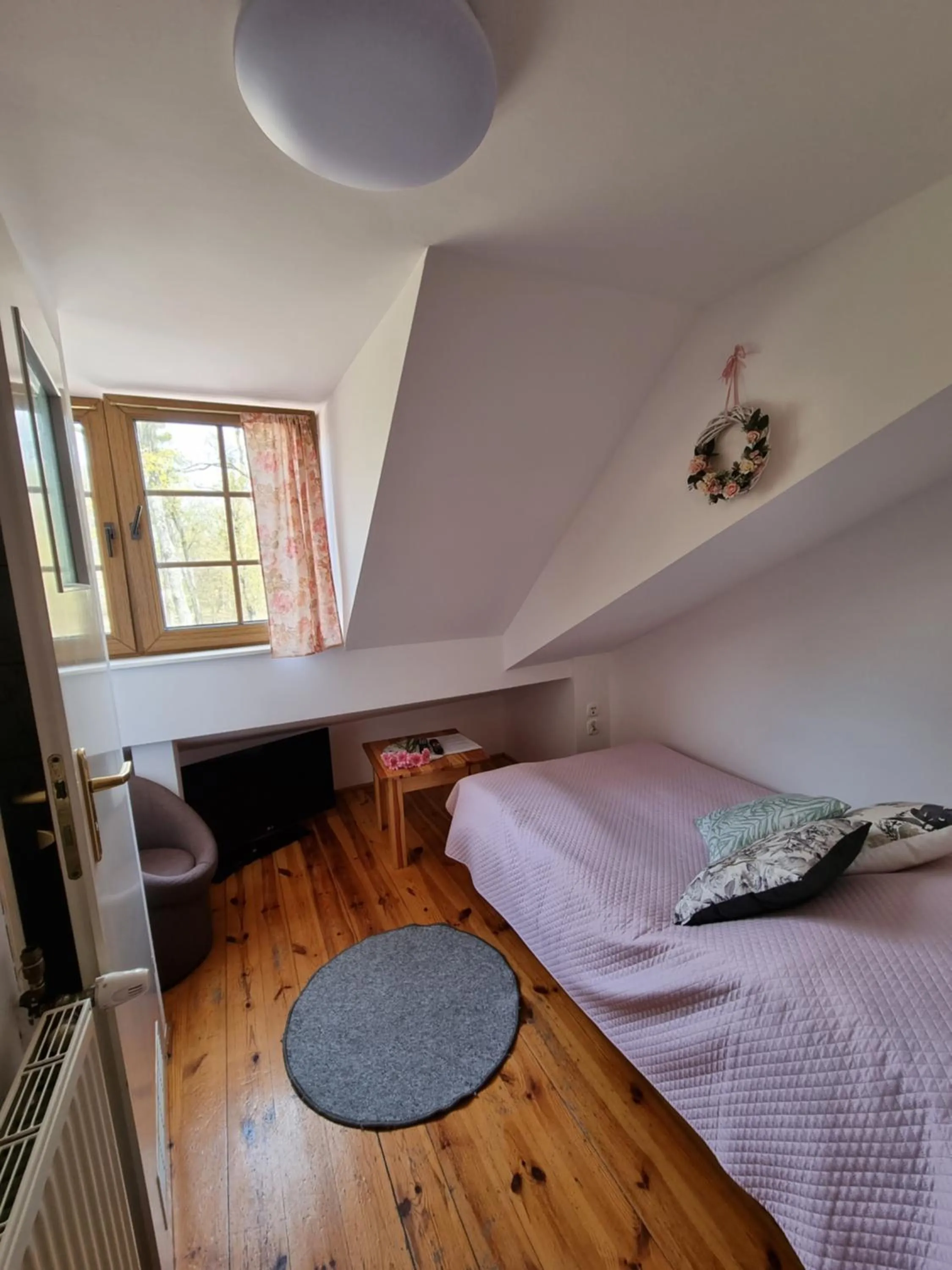 Bed in Karczma Regionalna Młyn -pokoje gościne