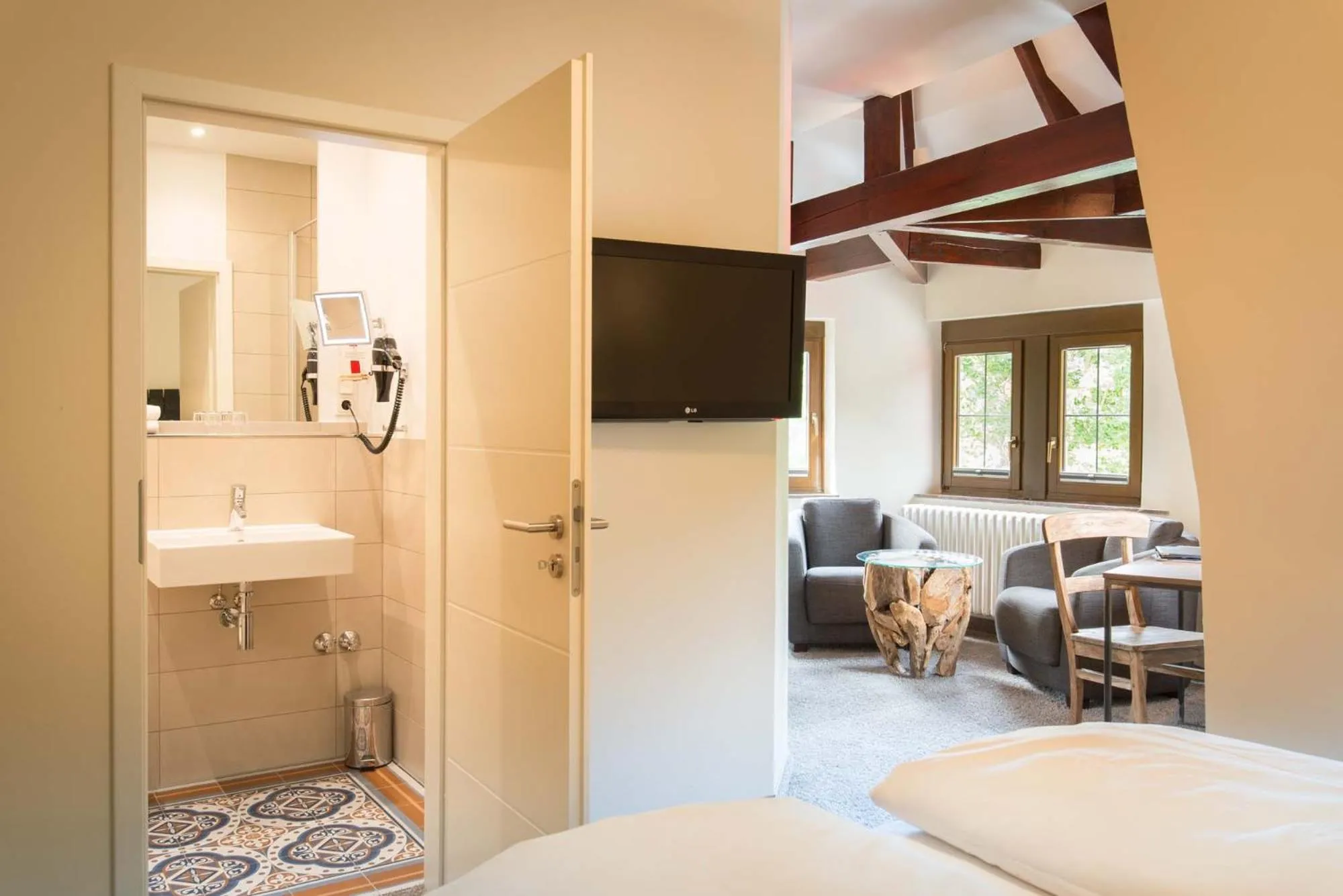 Living room, Bed in Hotel Deutschherrenhof