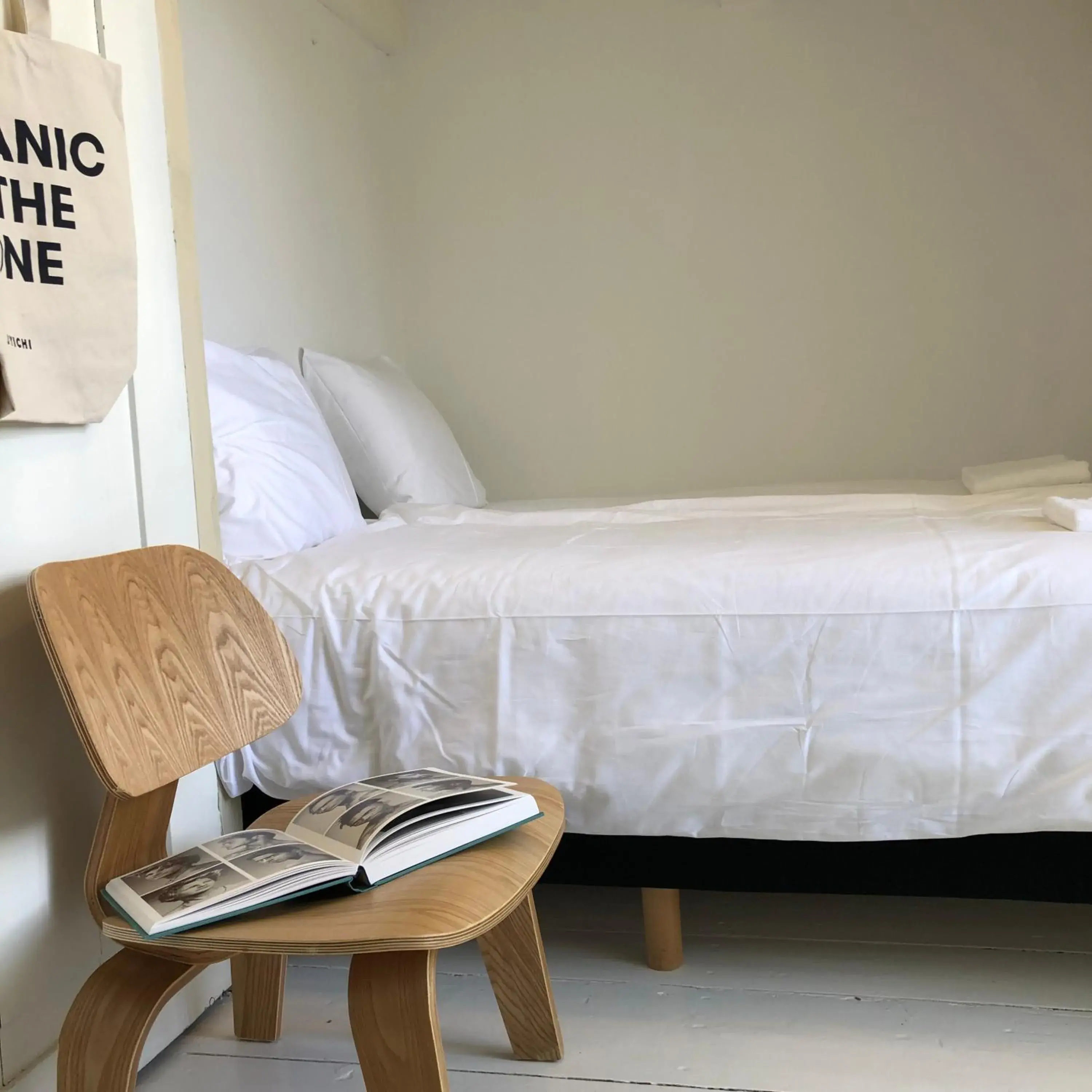 Small Twin Room in Eco Hotel Plantage Rococo Small Twin Room in Eco Hotel Plantage Rococo