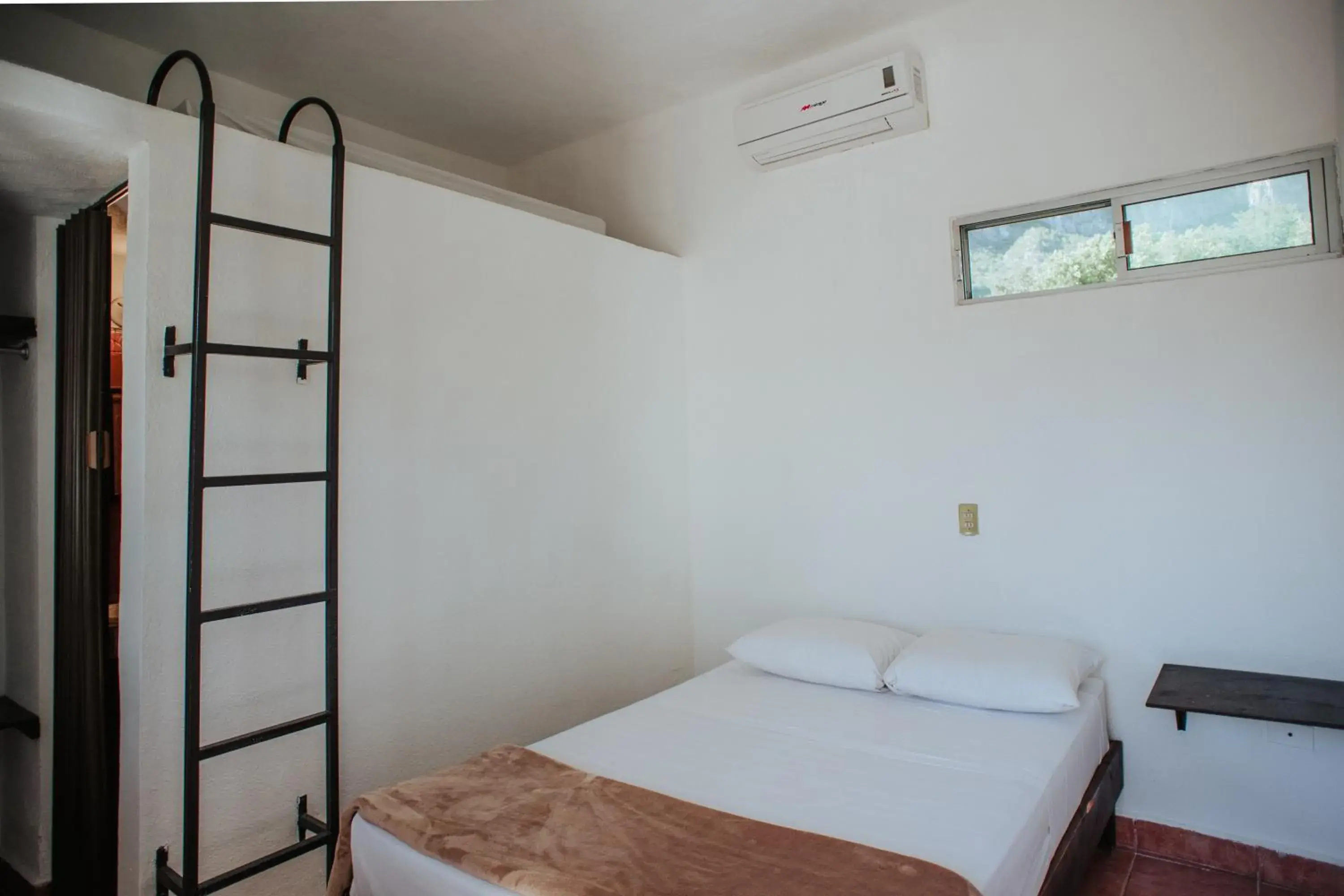 Deluxe Double Room in La Posada en el Potrero Chico Deluxe Double Room in La Posada en el Potrero Chico